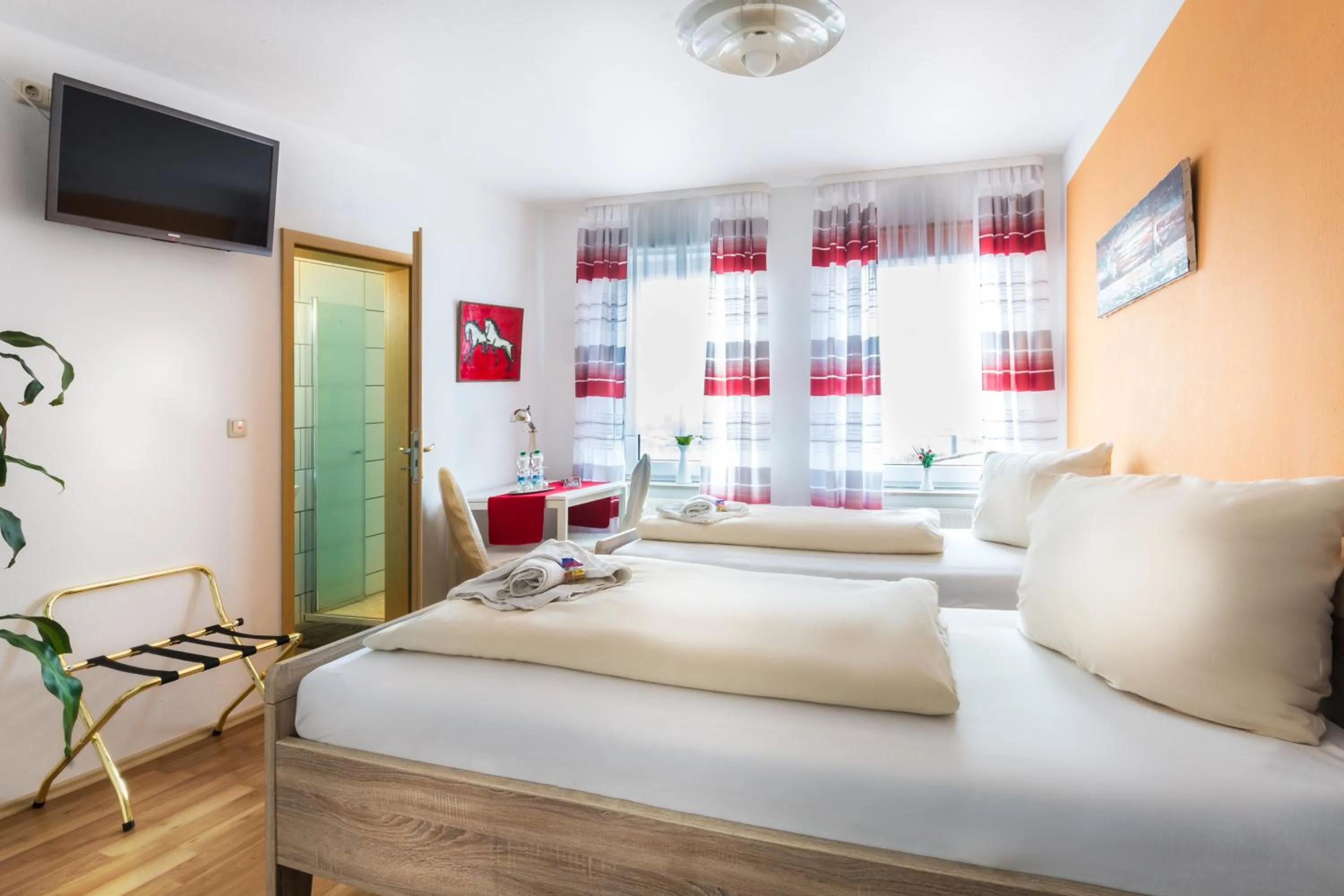 Bedroom, Bed in Hotel Bouzid - Laatzen