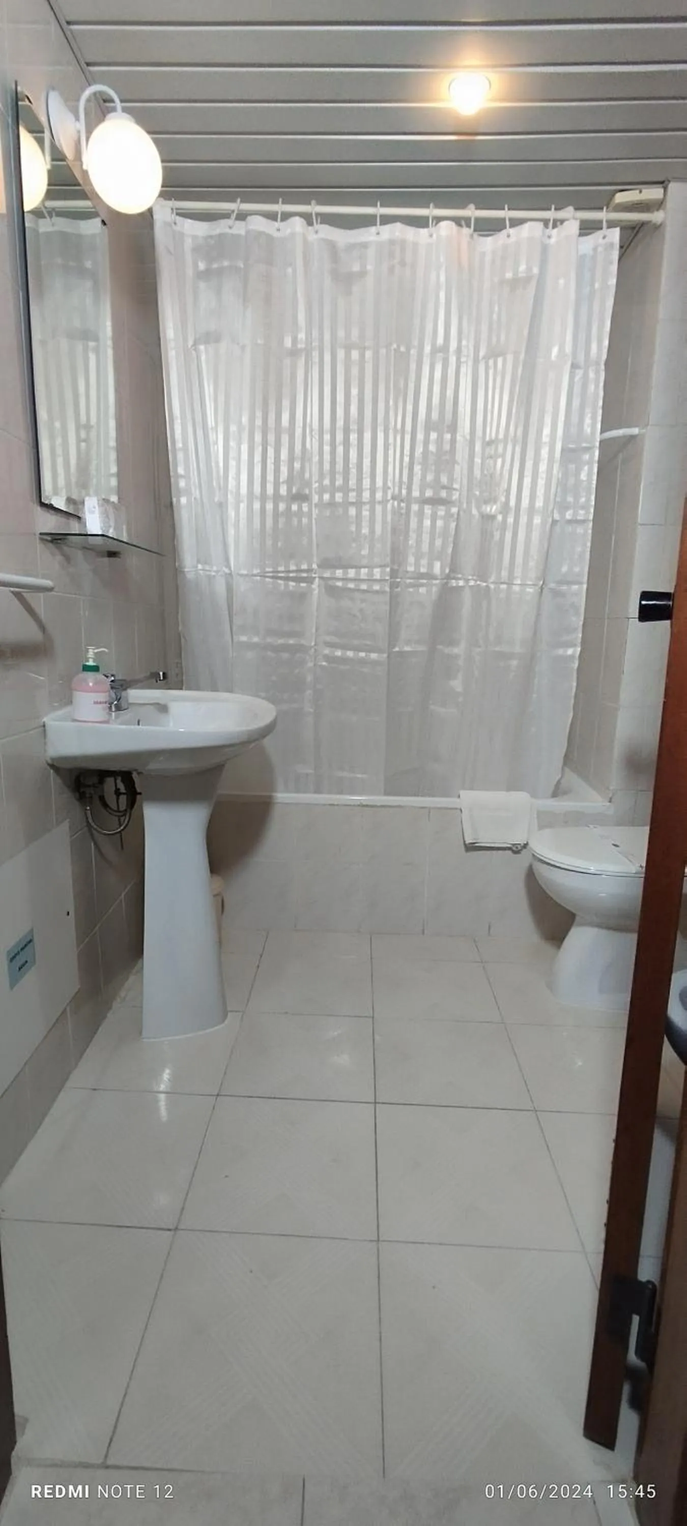 Shower in Hotel Alnacir