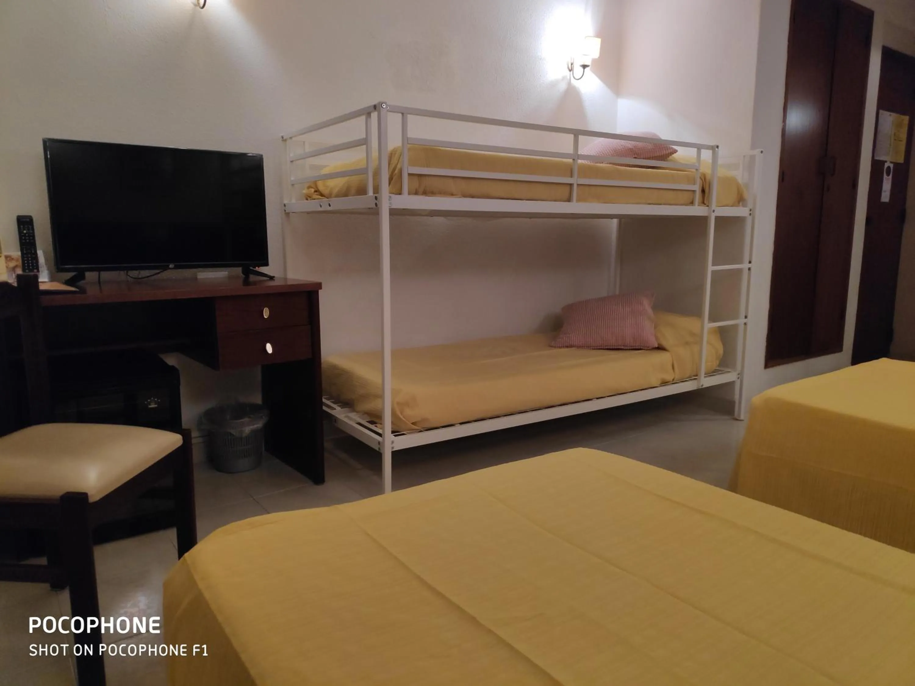 Bed in Hotel Alnacir