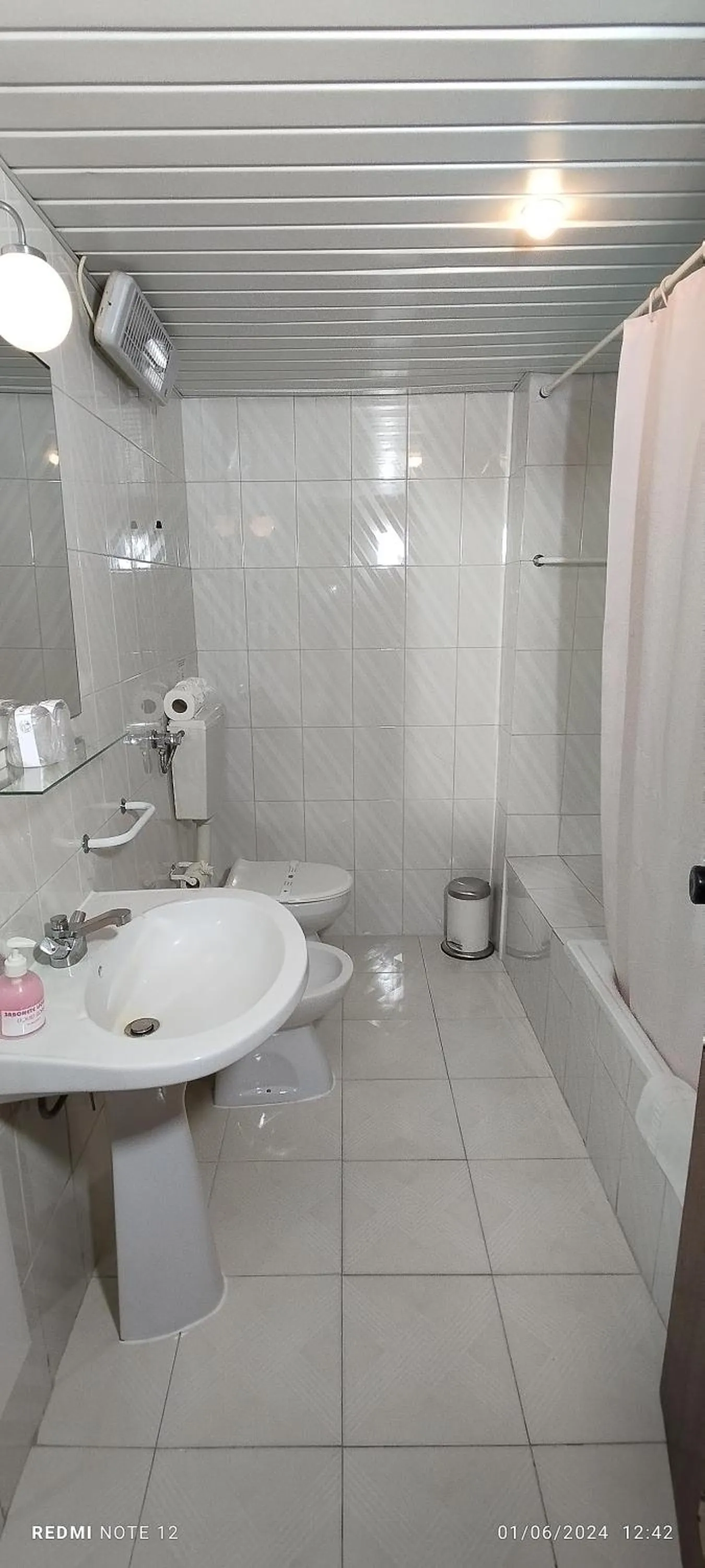 Shower in Hotel Alnacir