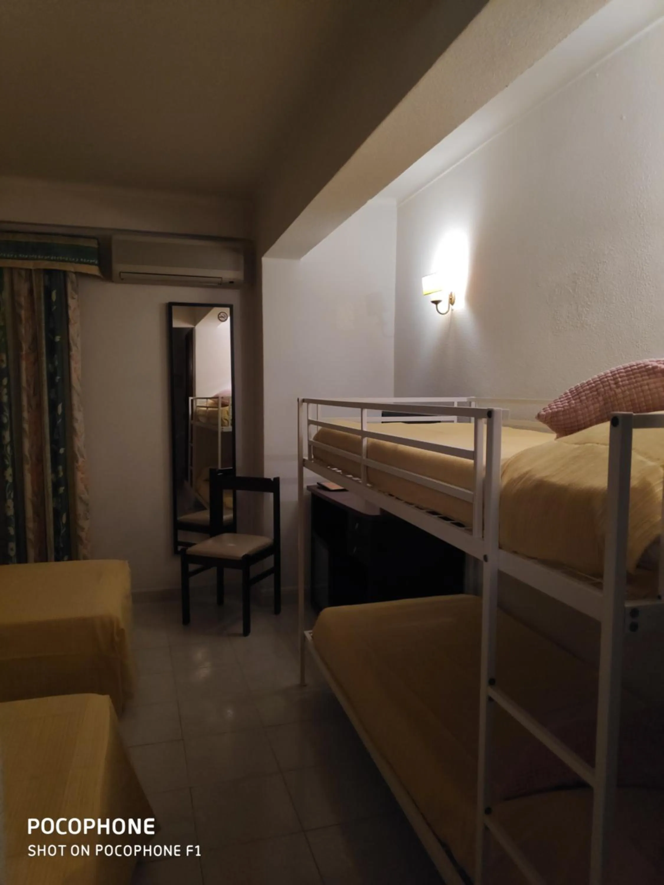 bunk bed, Bed in Hotel Alnacir
