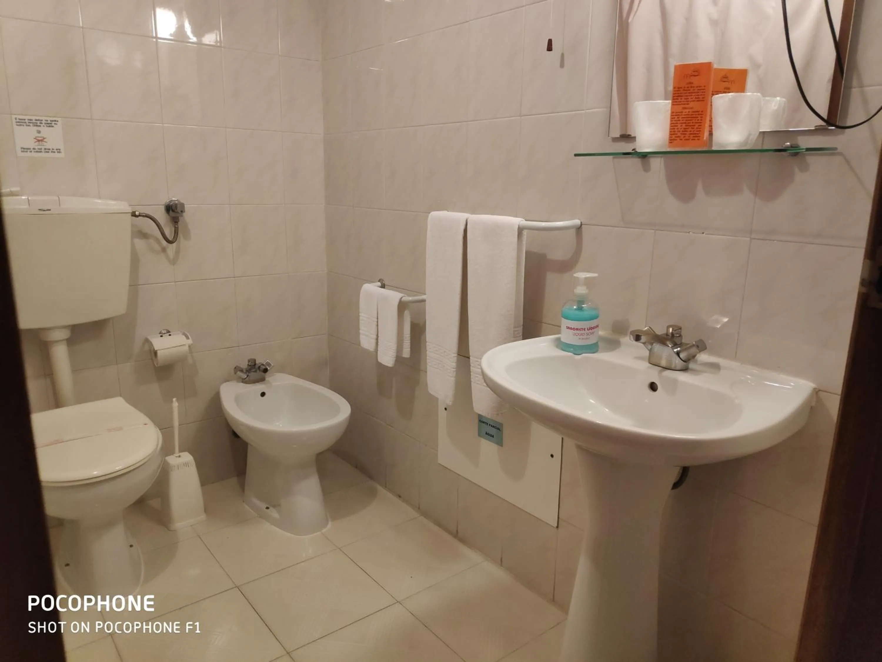 Shower in Hotel Alnacir