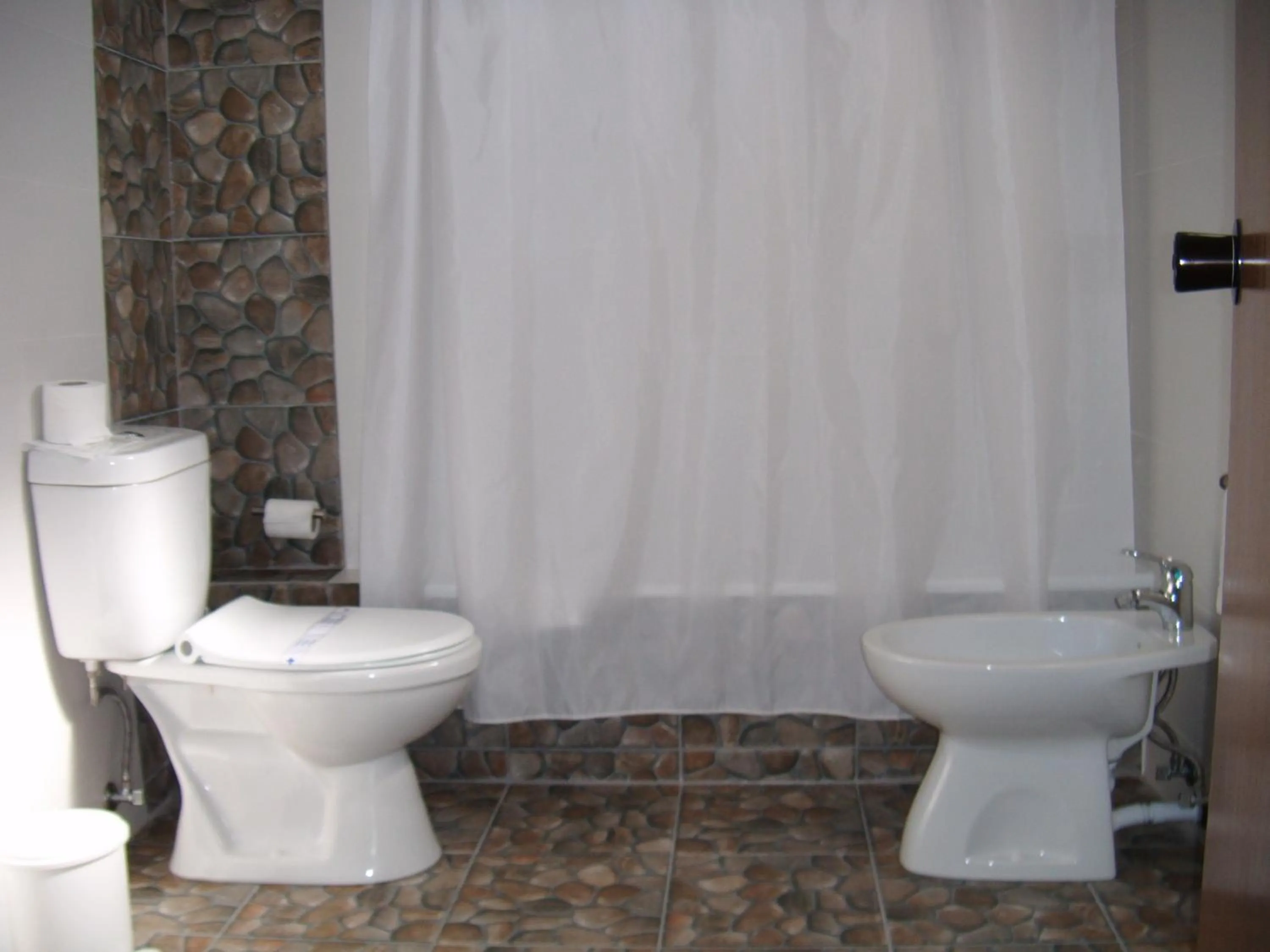 Bathroom in Hotel Alnacir