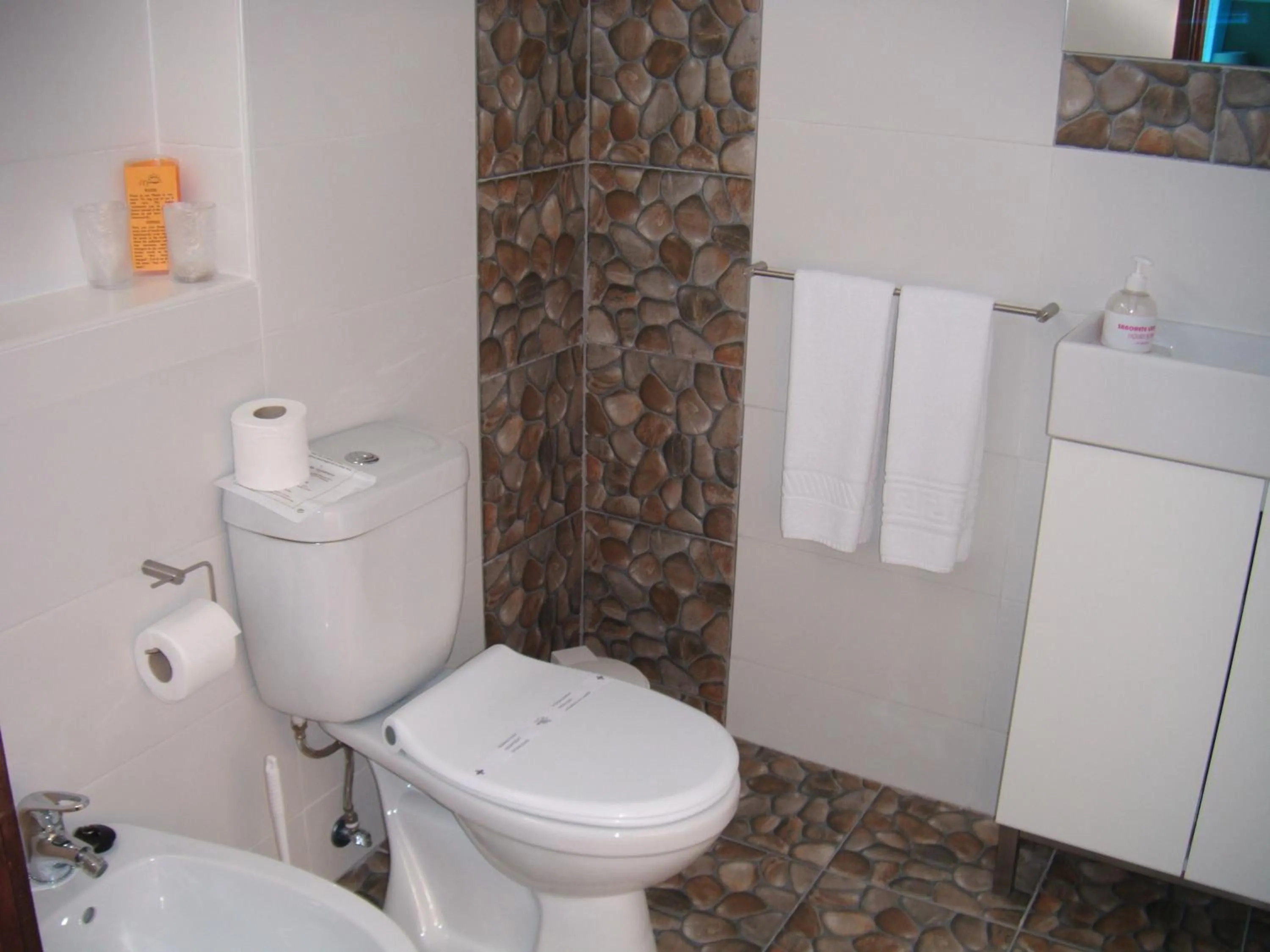 Bathroom in Hotel Alnacir