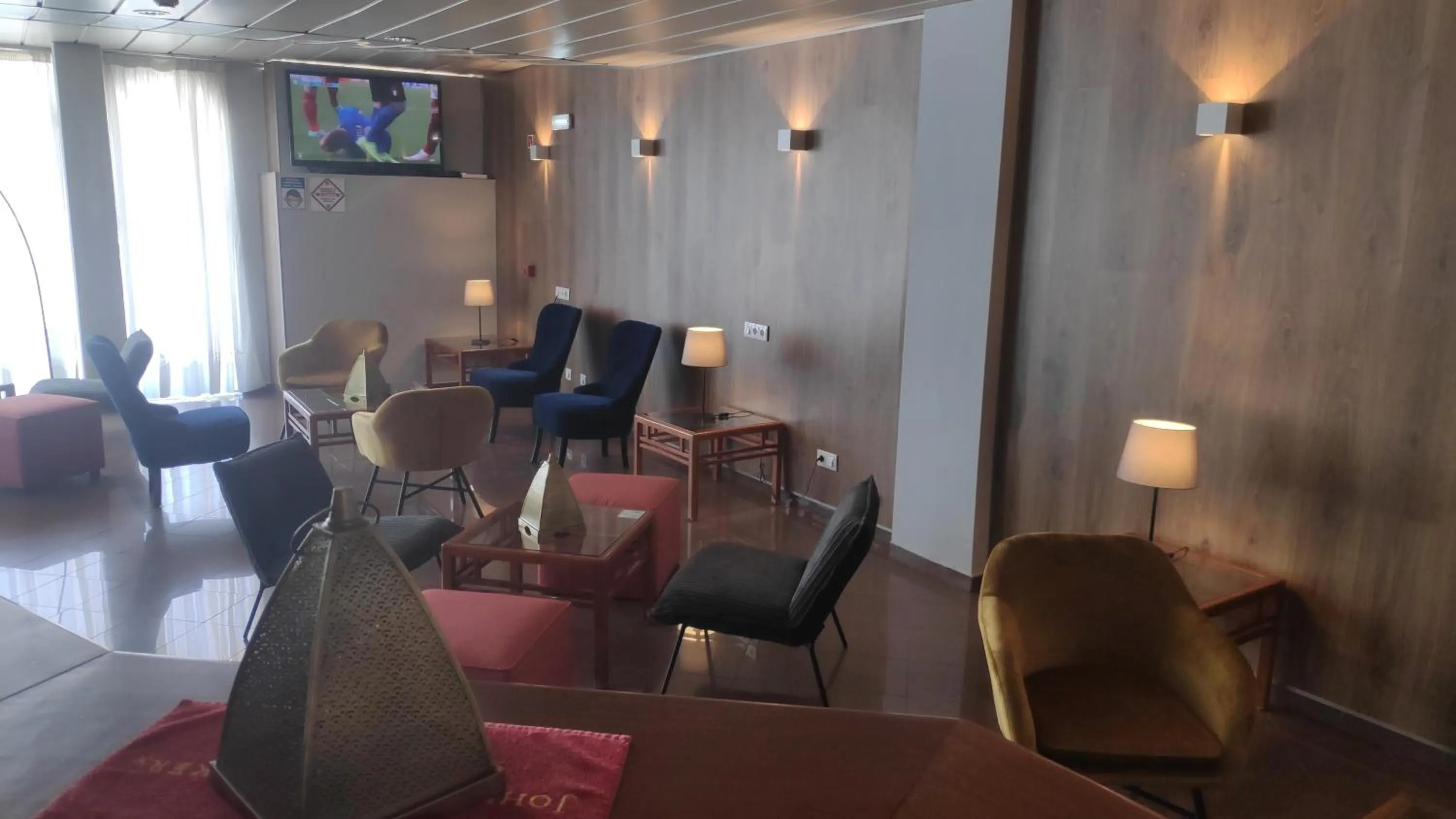 TV and multimedia in Hotel Alnacir