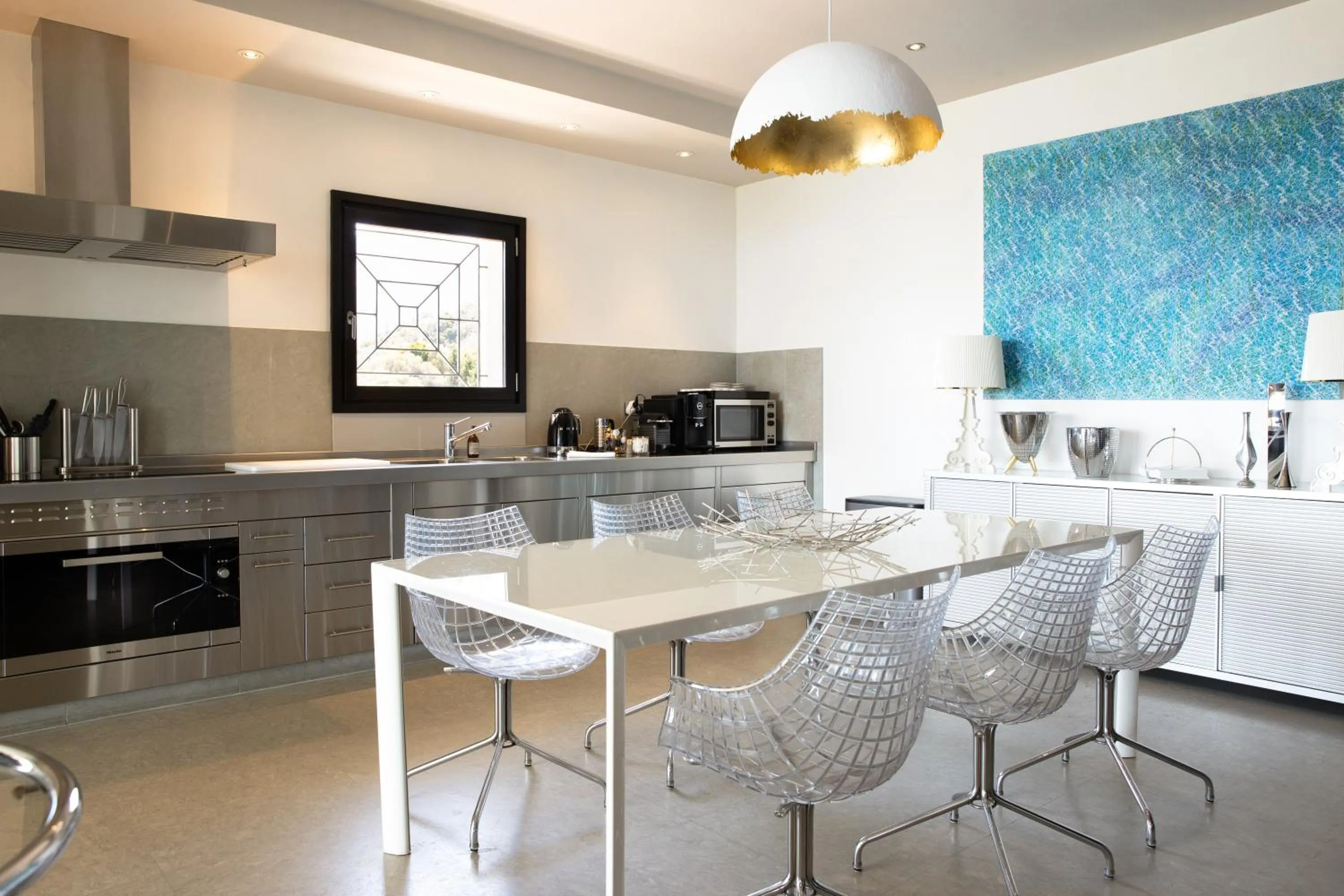 Dining area in La Villa Calvi