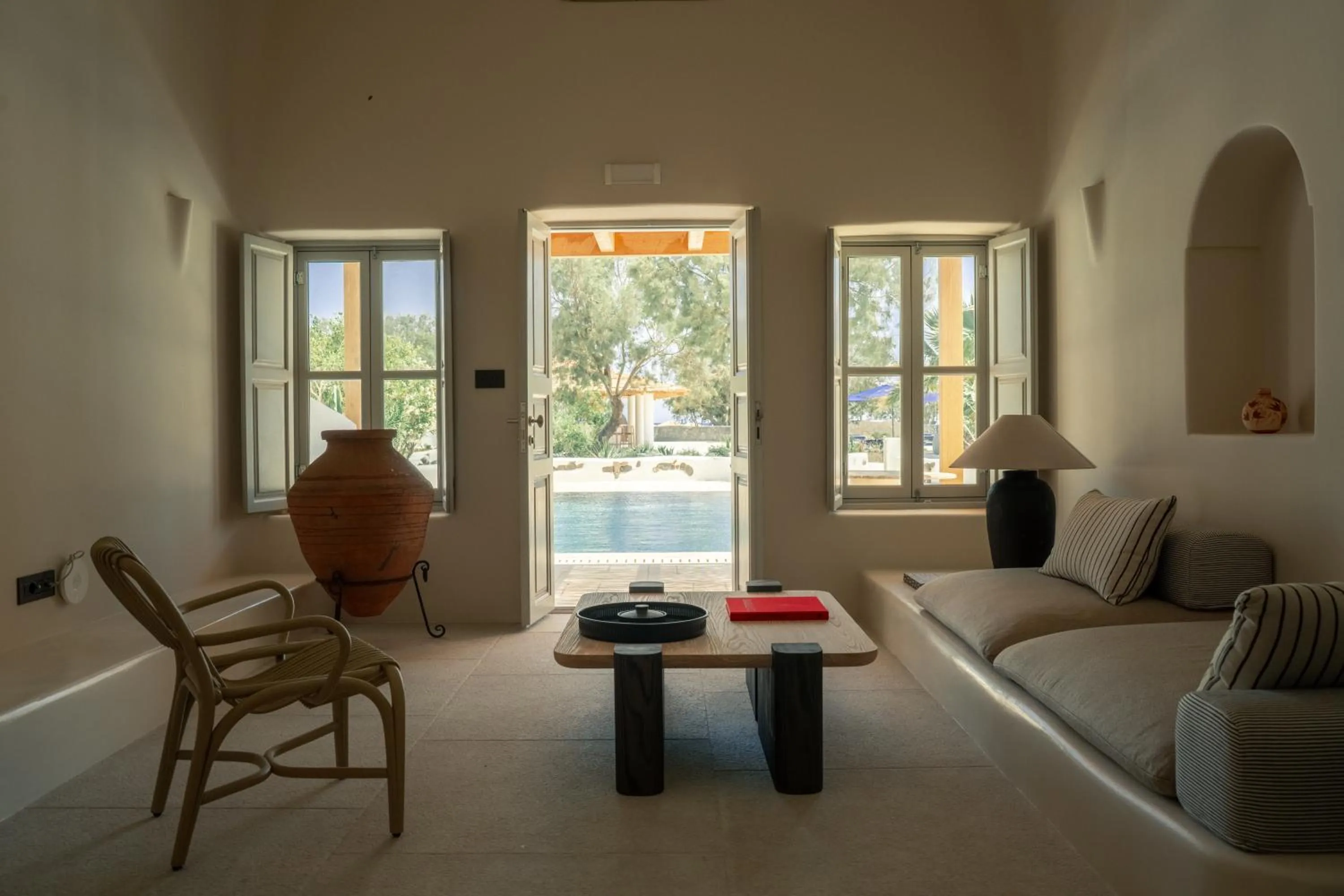 Living room in Black Rose Beach Suites