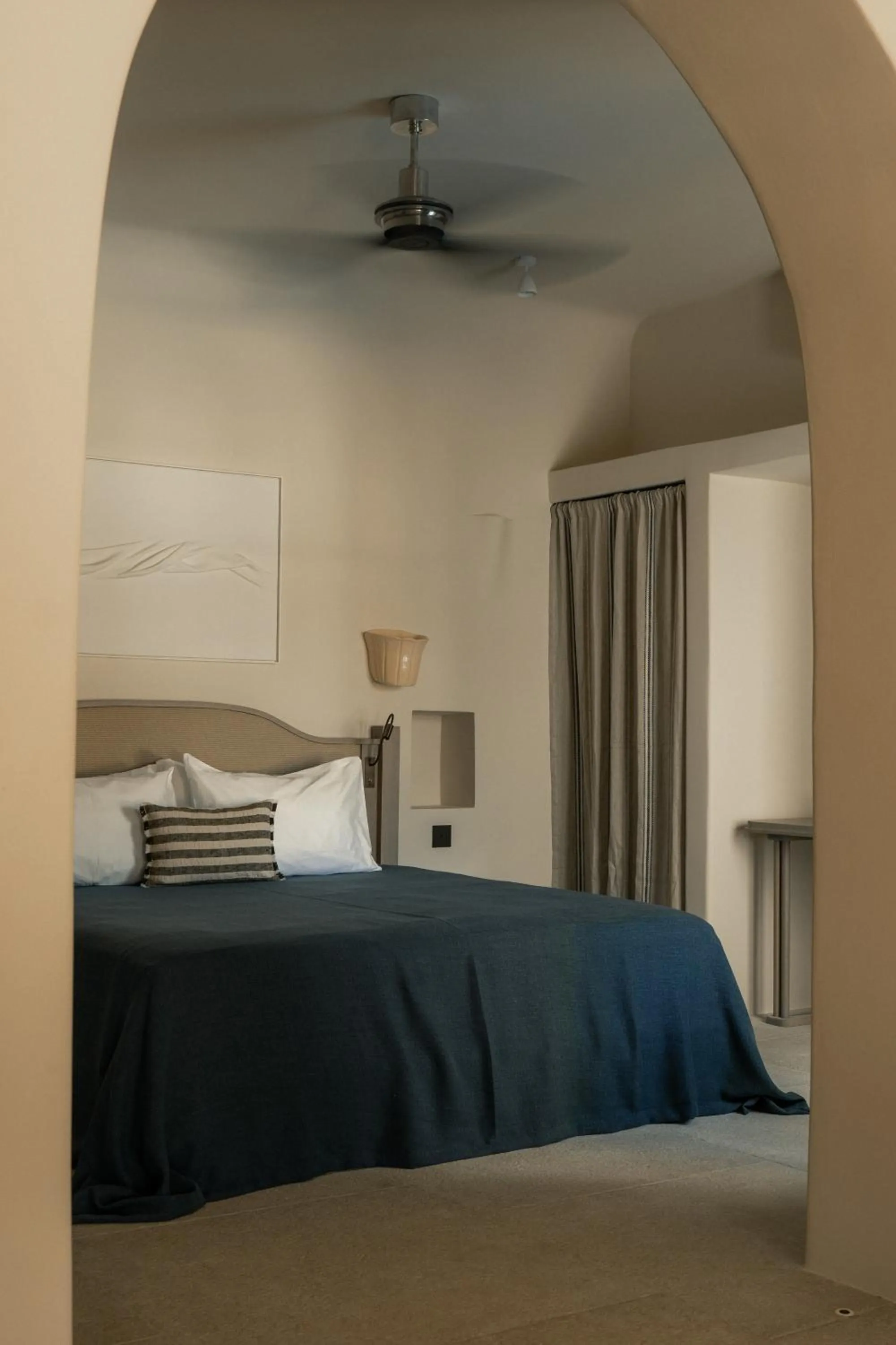 Bedroom, Bed in Black Rose Beach Suites