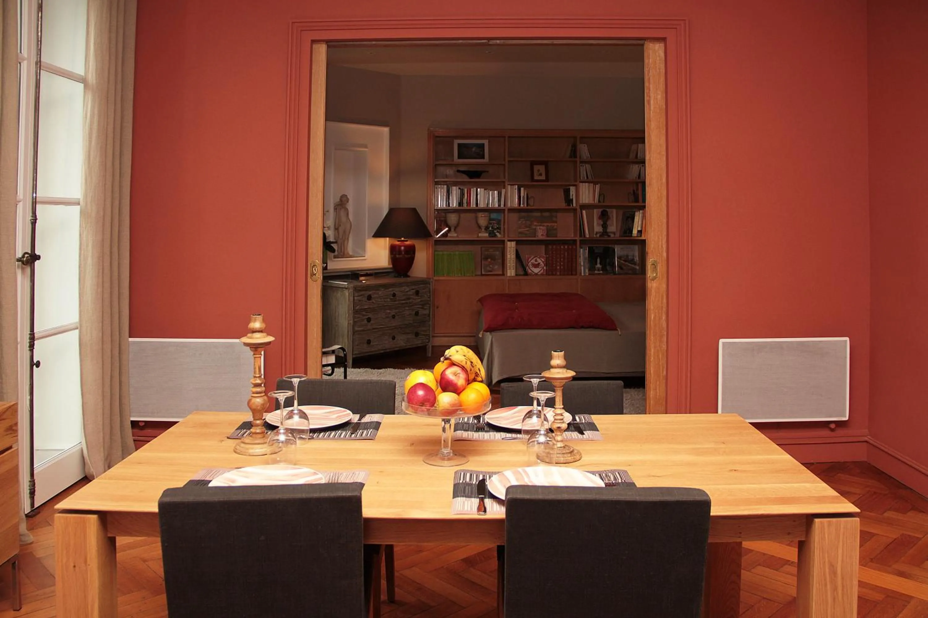 Dining area in Maison d'hôtes Bordeaux Centre Le Patio de l'Intendance