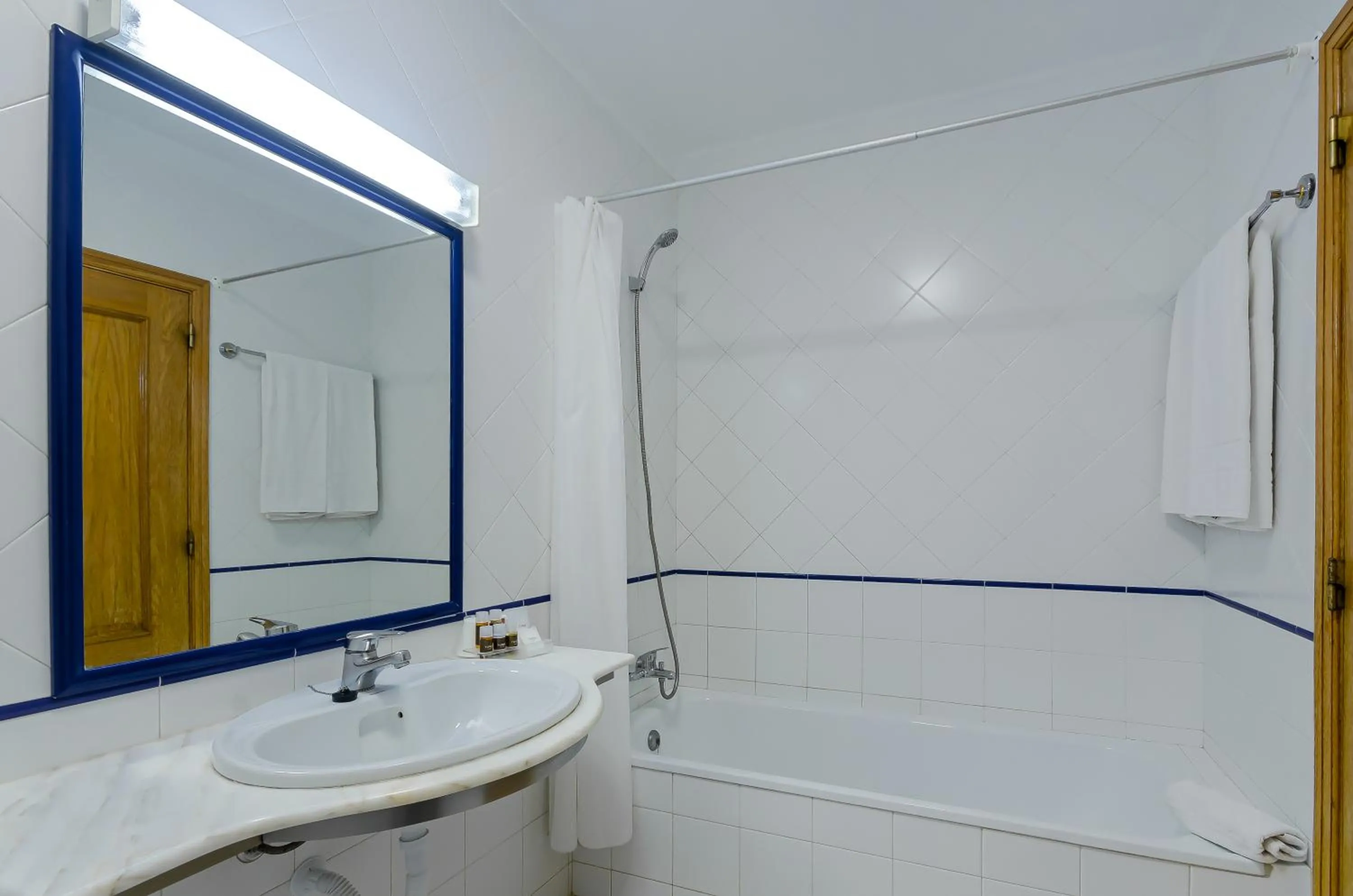 Bathroom in TURIM Algarve Mor Apartamentos Turísticos