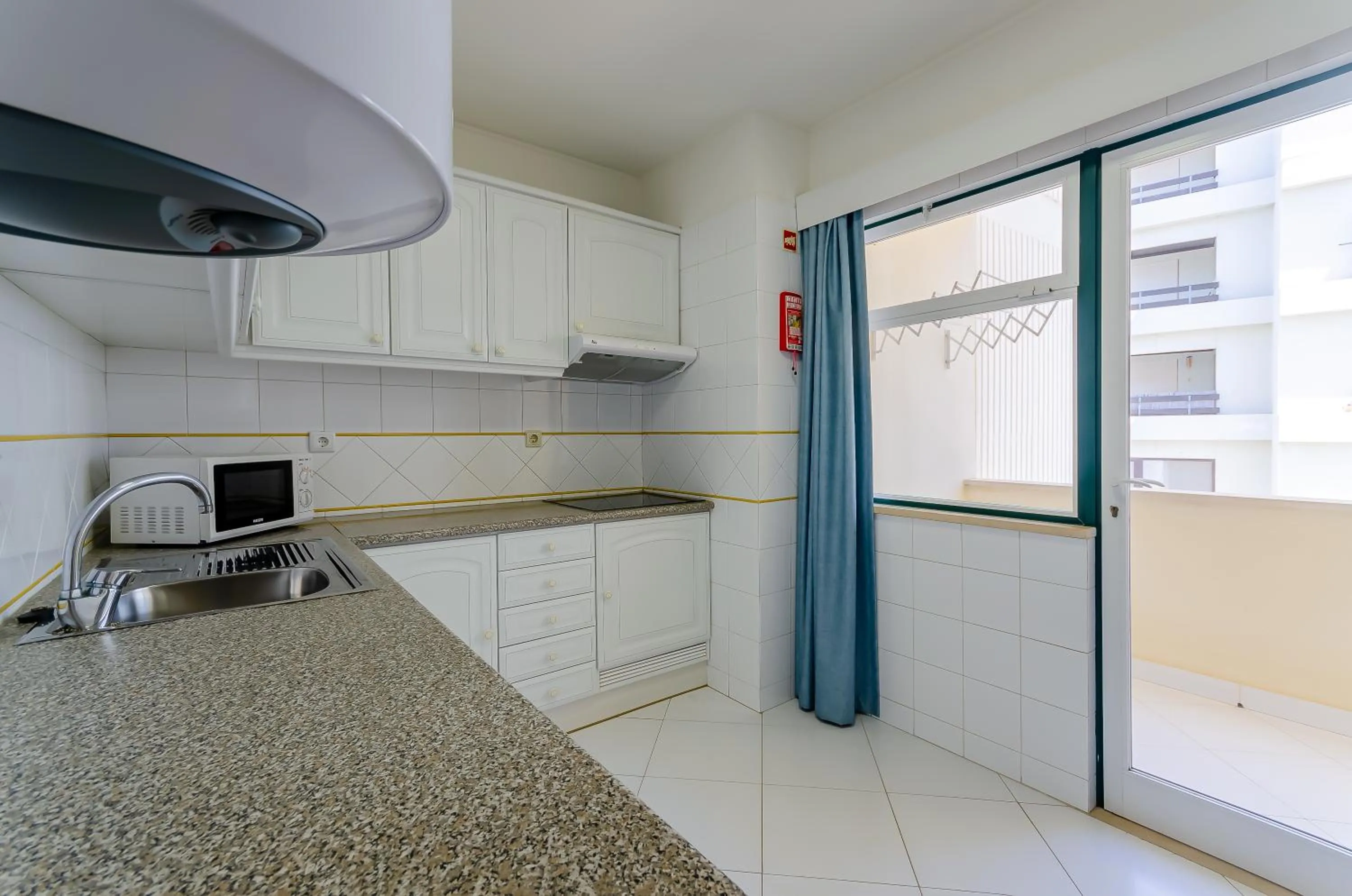 Kitchen or kitchenette in TURIM Algarve Mor Apartamentos Turísticos