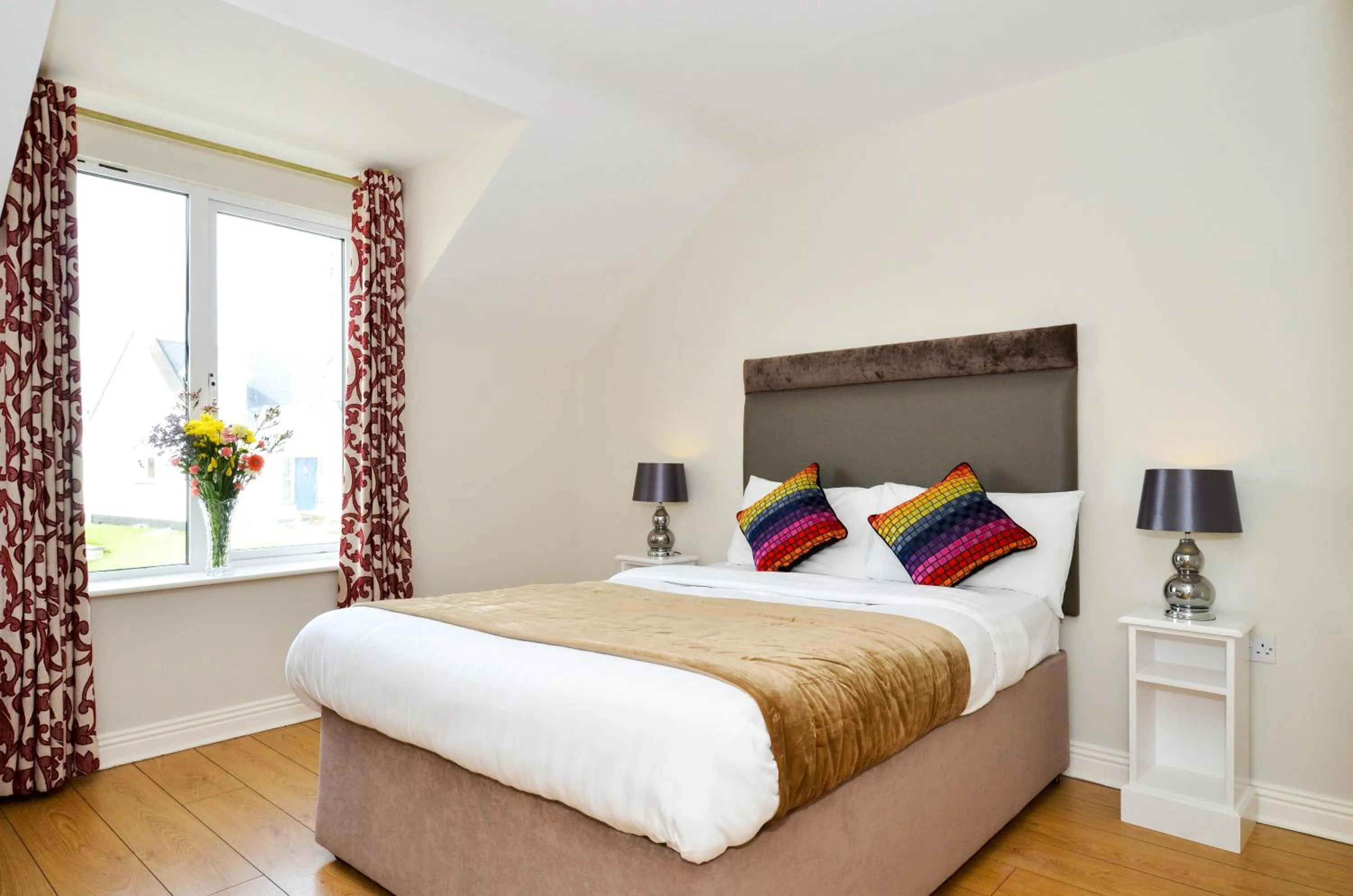 Bedroom, Bed in Dingle Harbour Lodge B&B