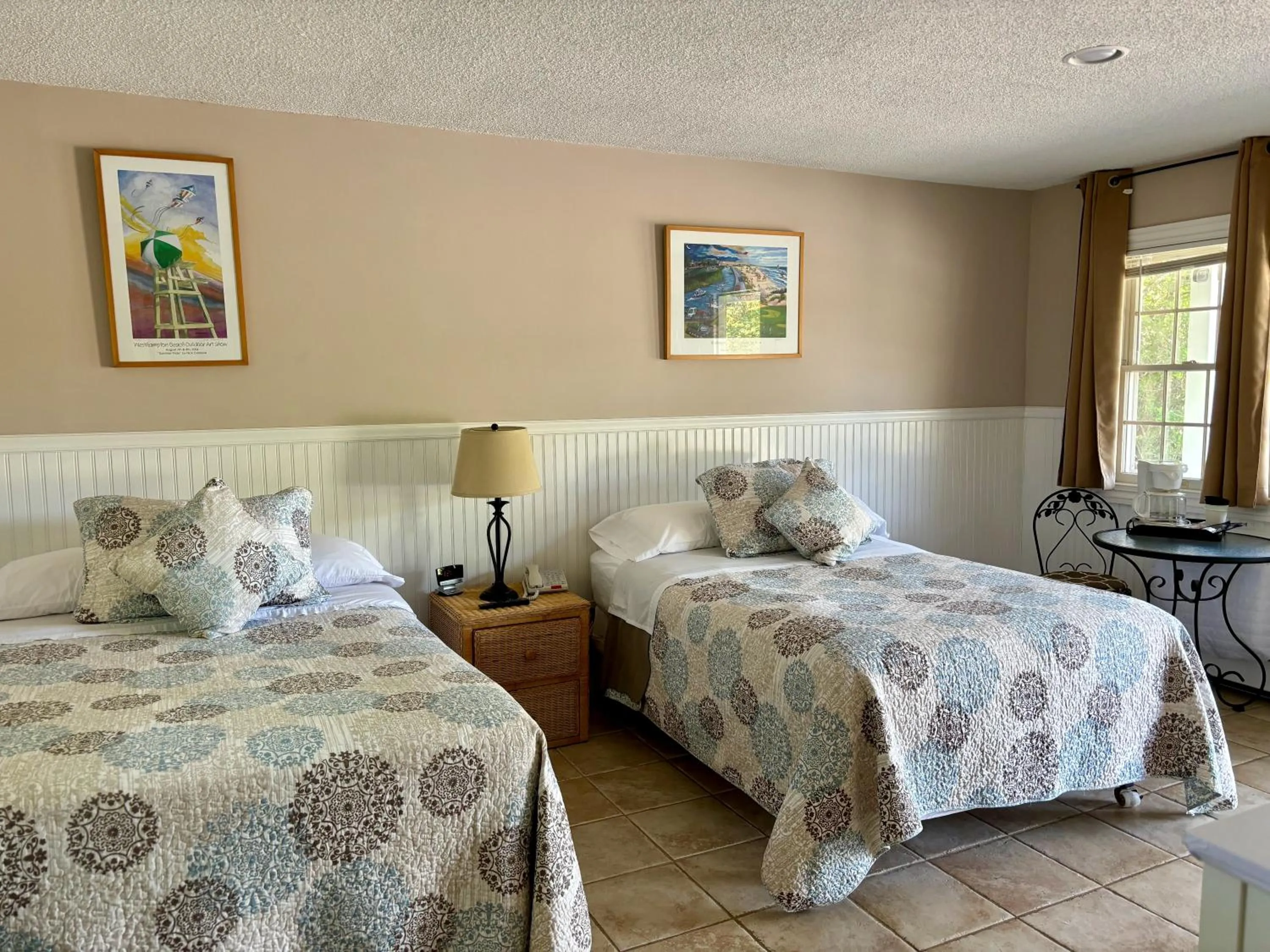 Bed in Westhampton Seabreeze Motel