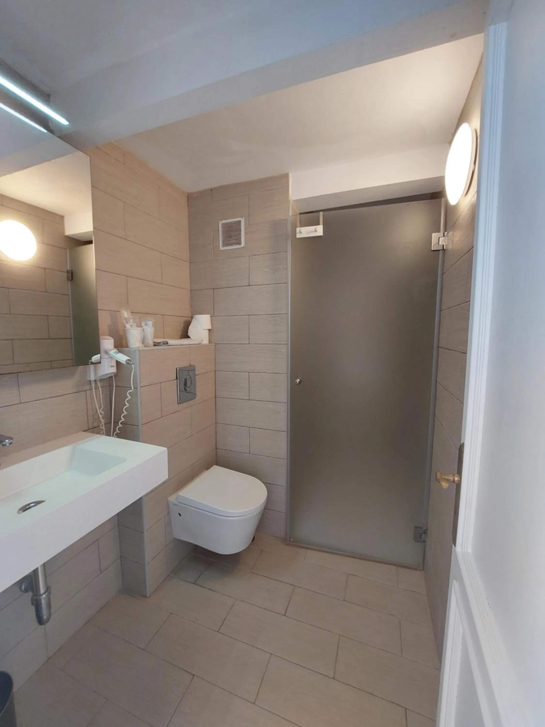 Bathroom in Hotel Marbel