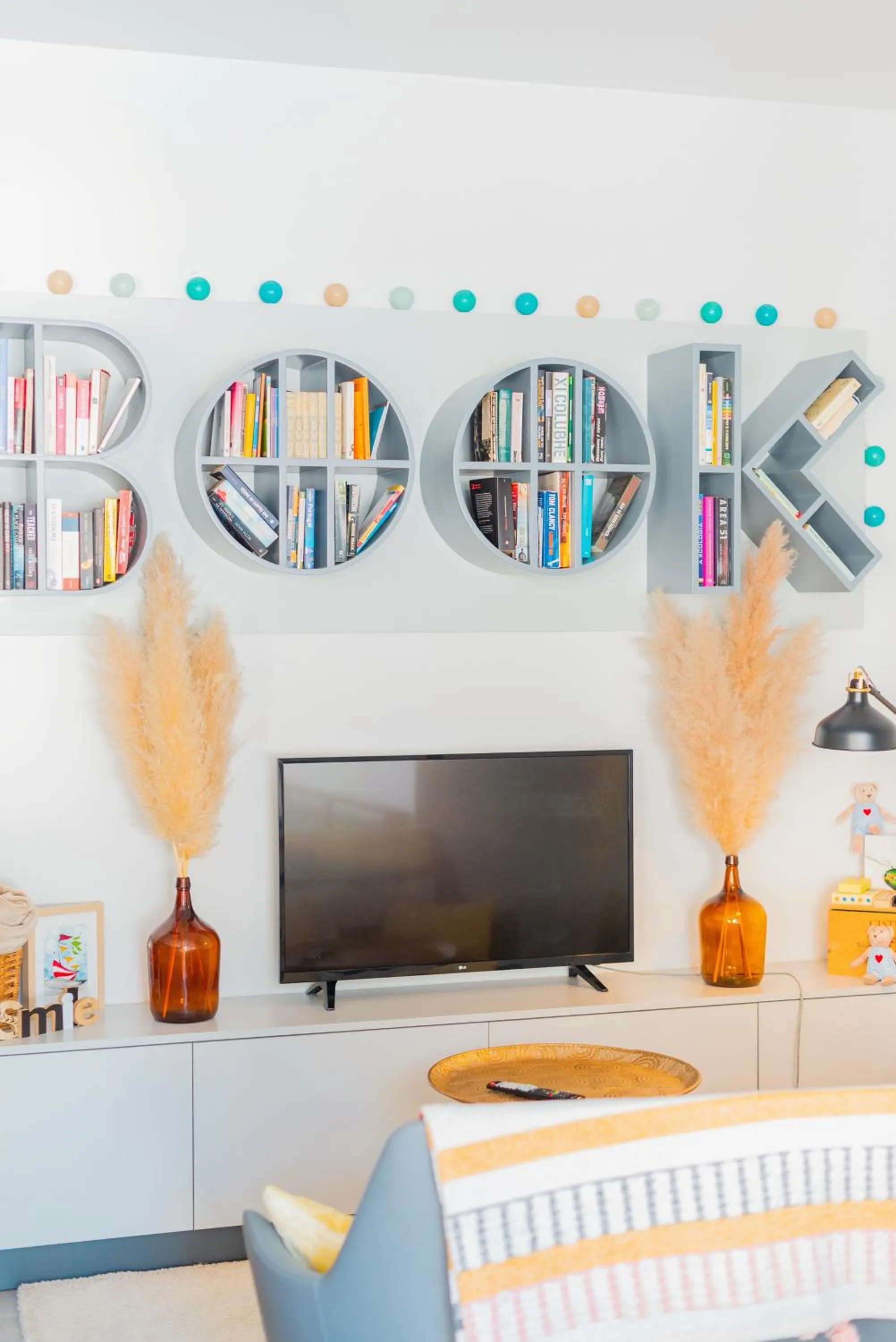 Communal lounge/ TV room in Boavista Guest House