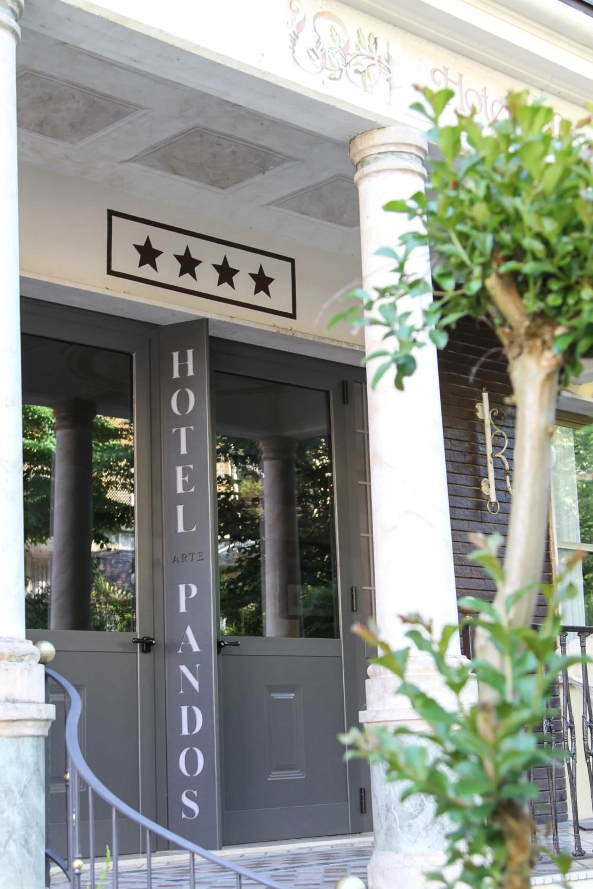 Facade/entrance in Art Hotel Pandos