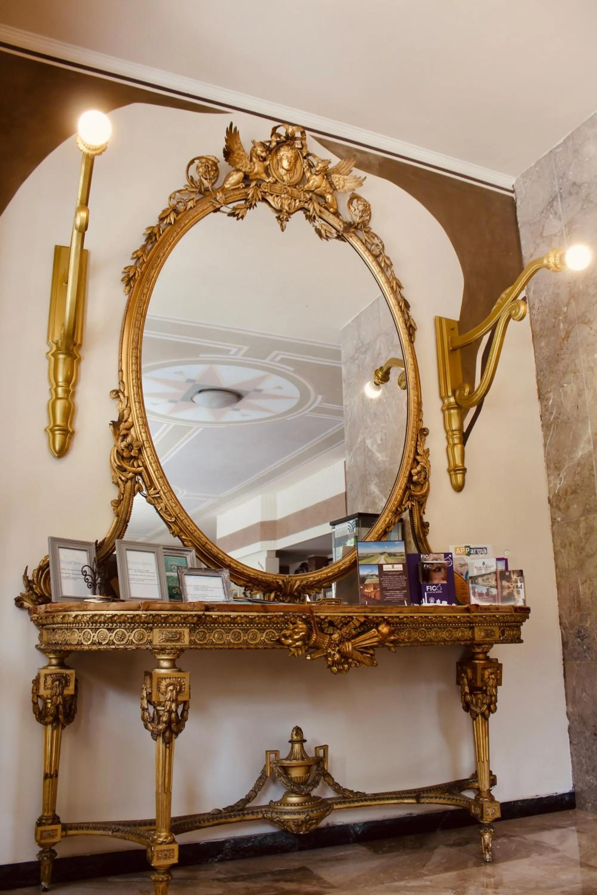 Lobby or reception in Art Hotel Pandos