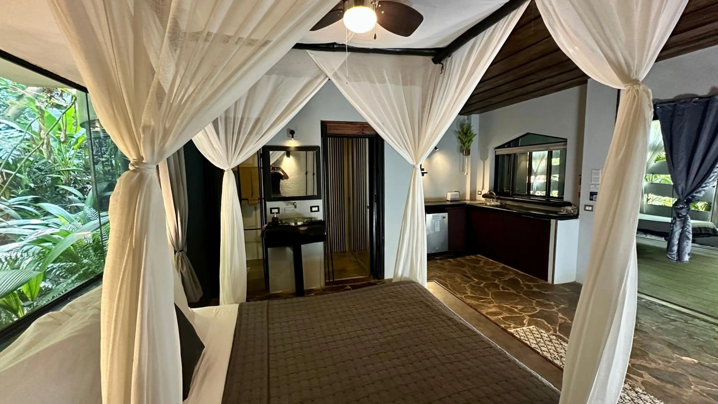 Bedroom in Canaima Chill House