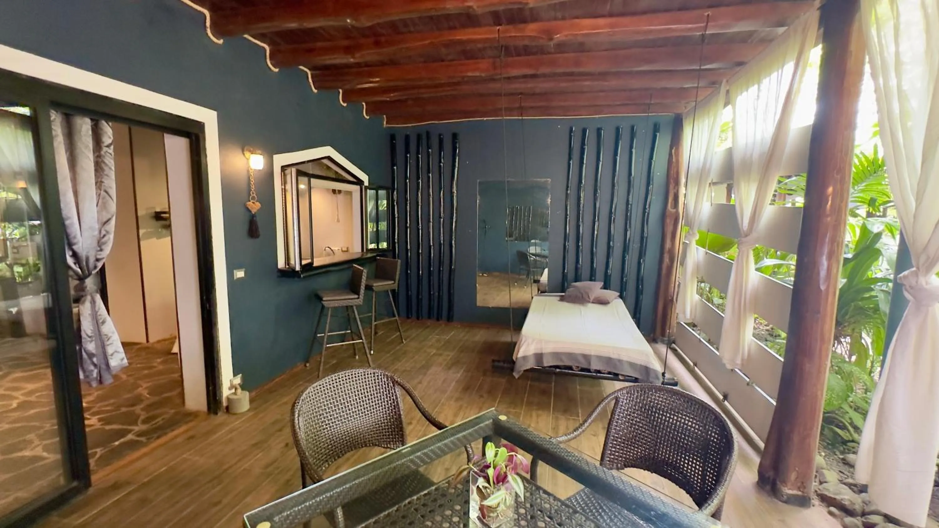 Balcony/Terrace, Bed in Canaima Chill House