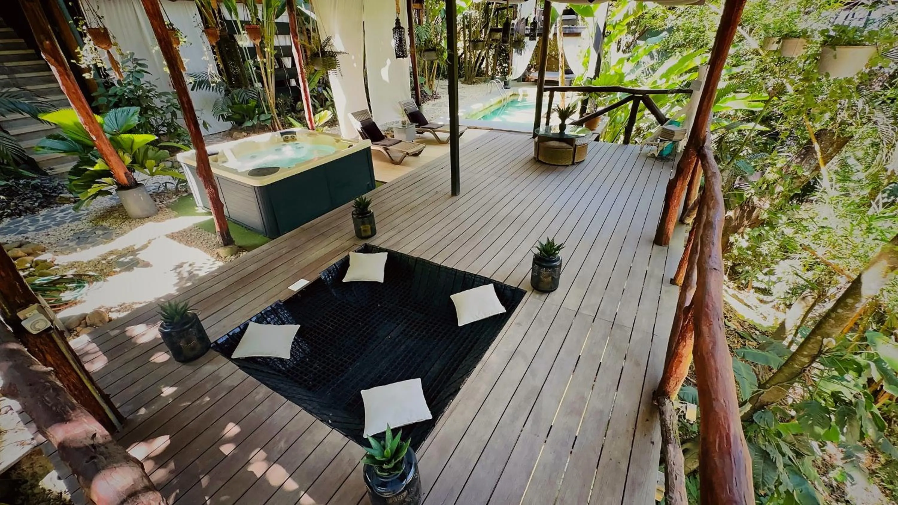 Hot Tub in Canaima Chill House