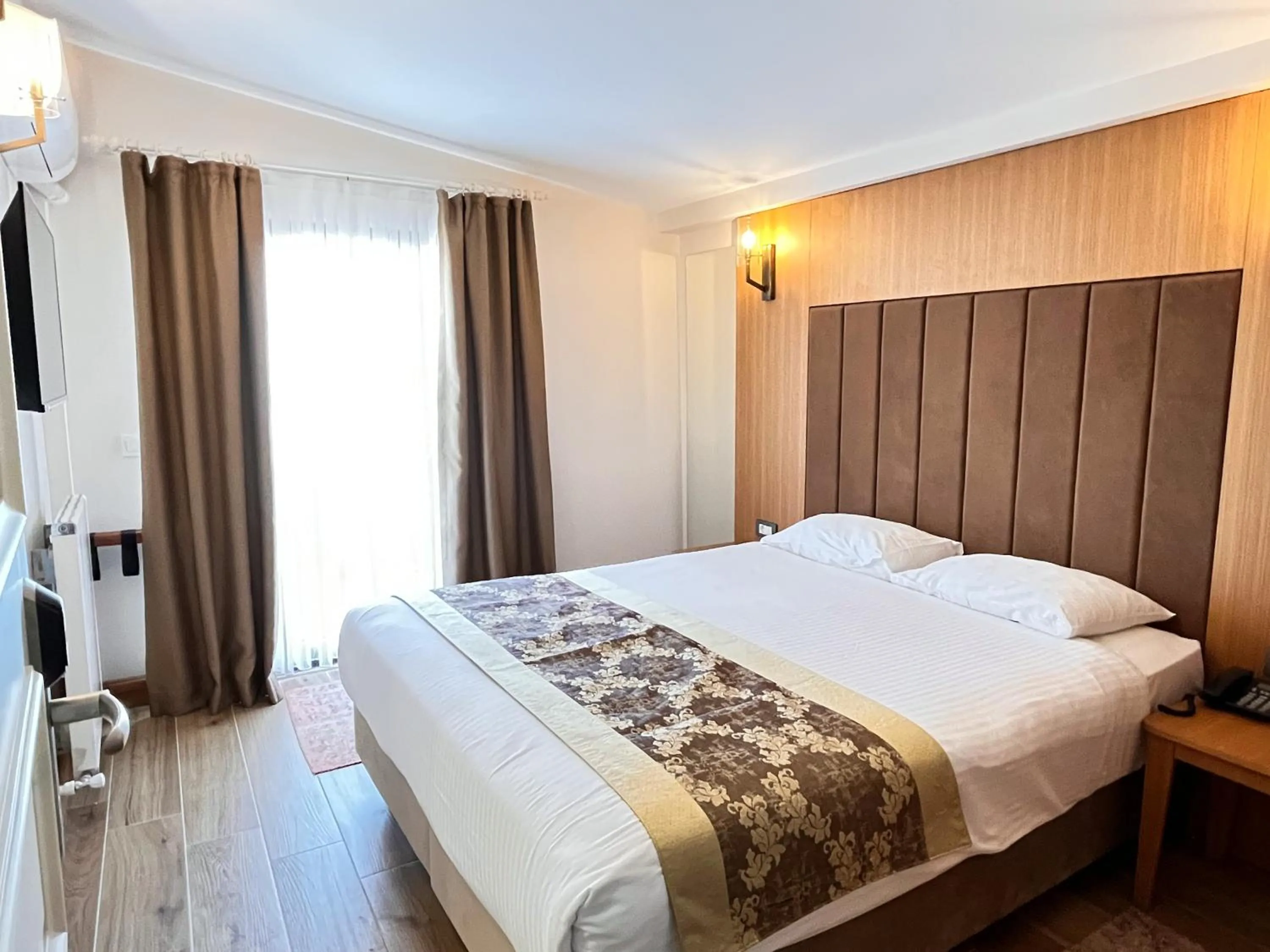 Bedroom, Bed in Aren Suites