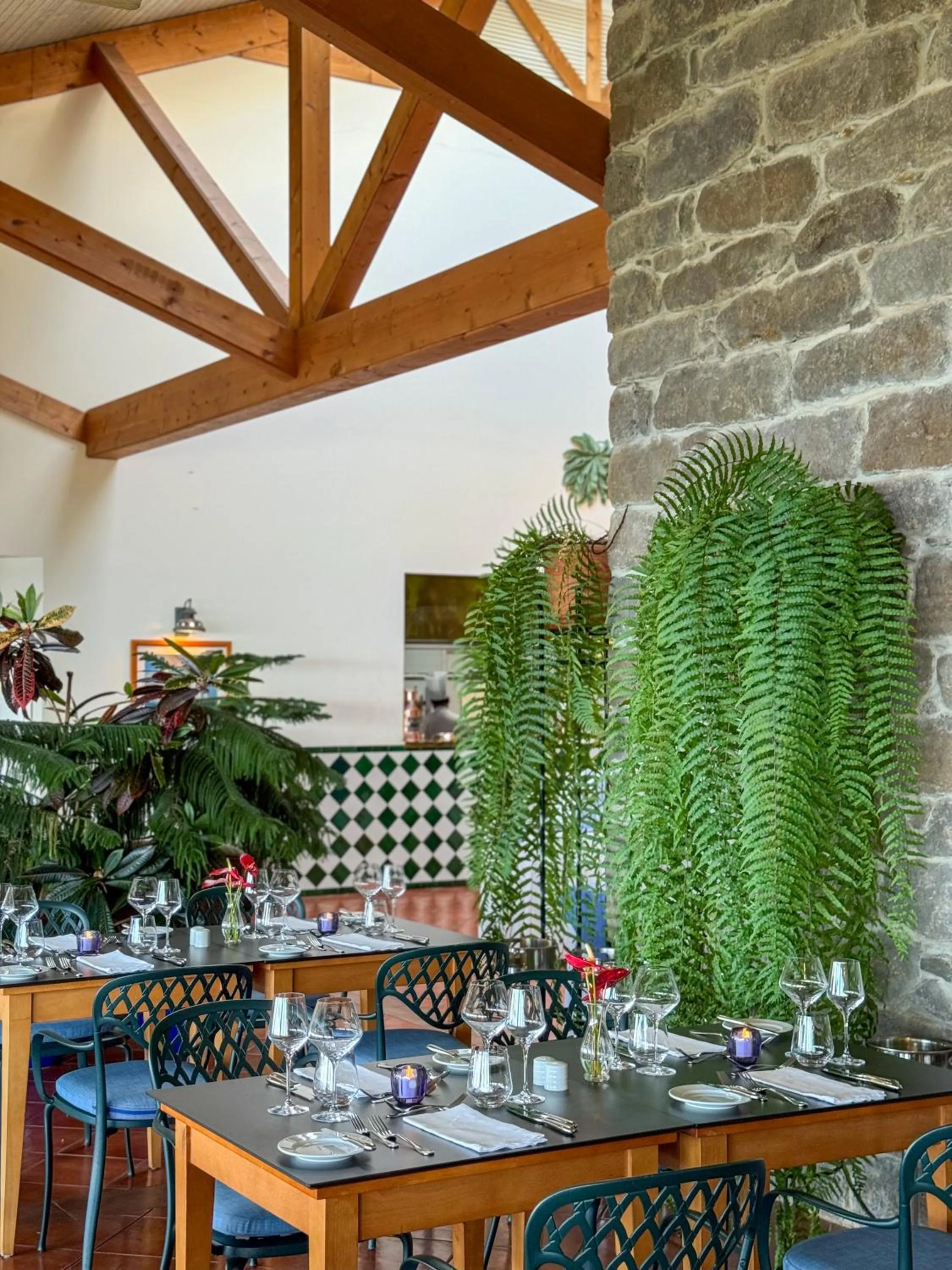 Restaurant/places to eat in Albatroz Beach & Yacht Club