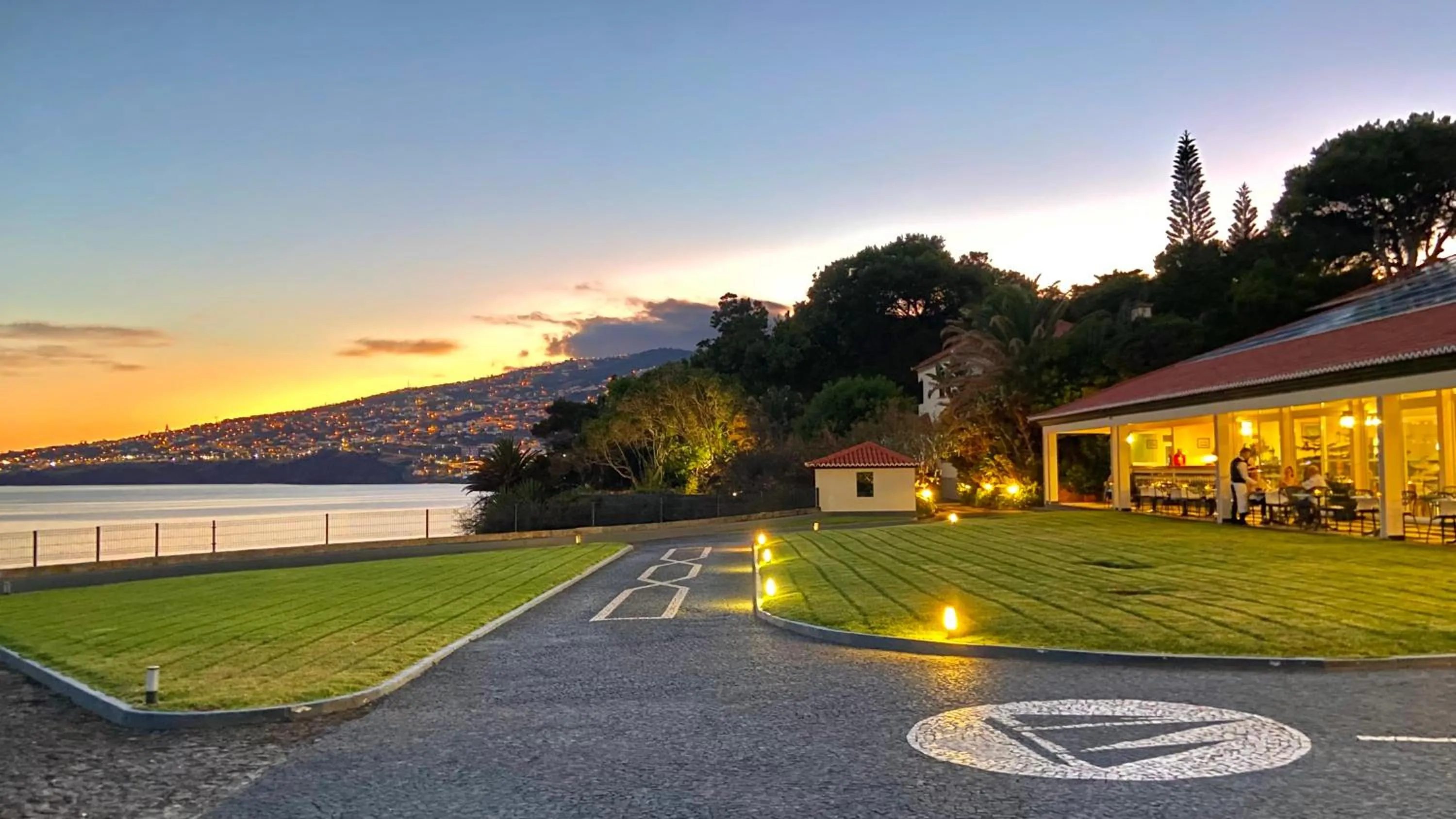 Sunset in Albatroz Beach & Yacht Club