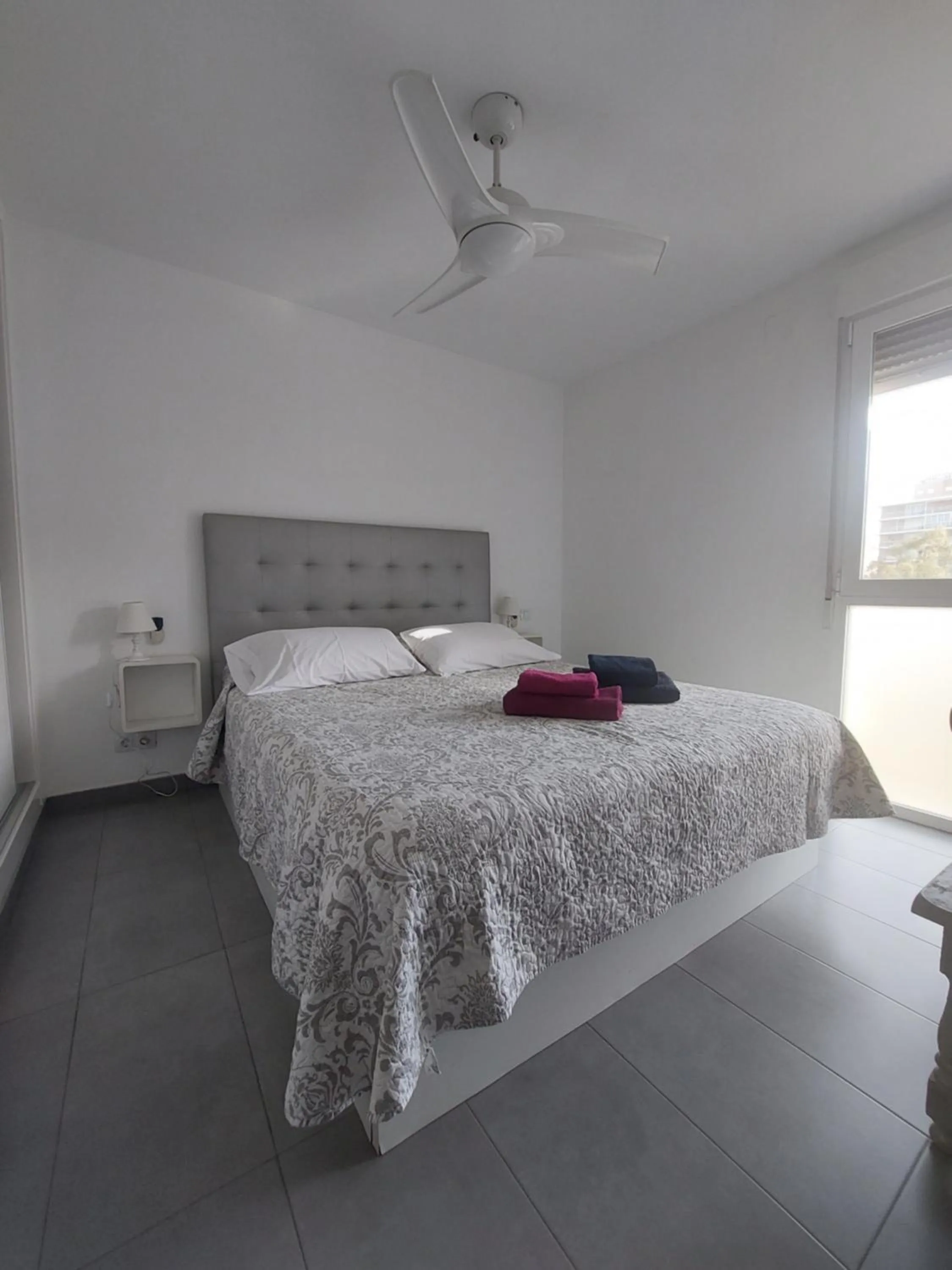 Photo of the whole room, Bed in barbara 20 playa muchavista alicante