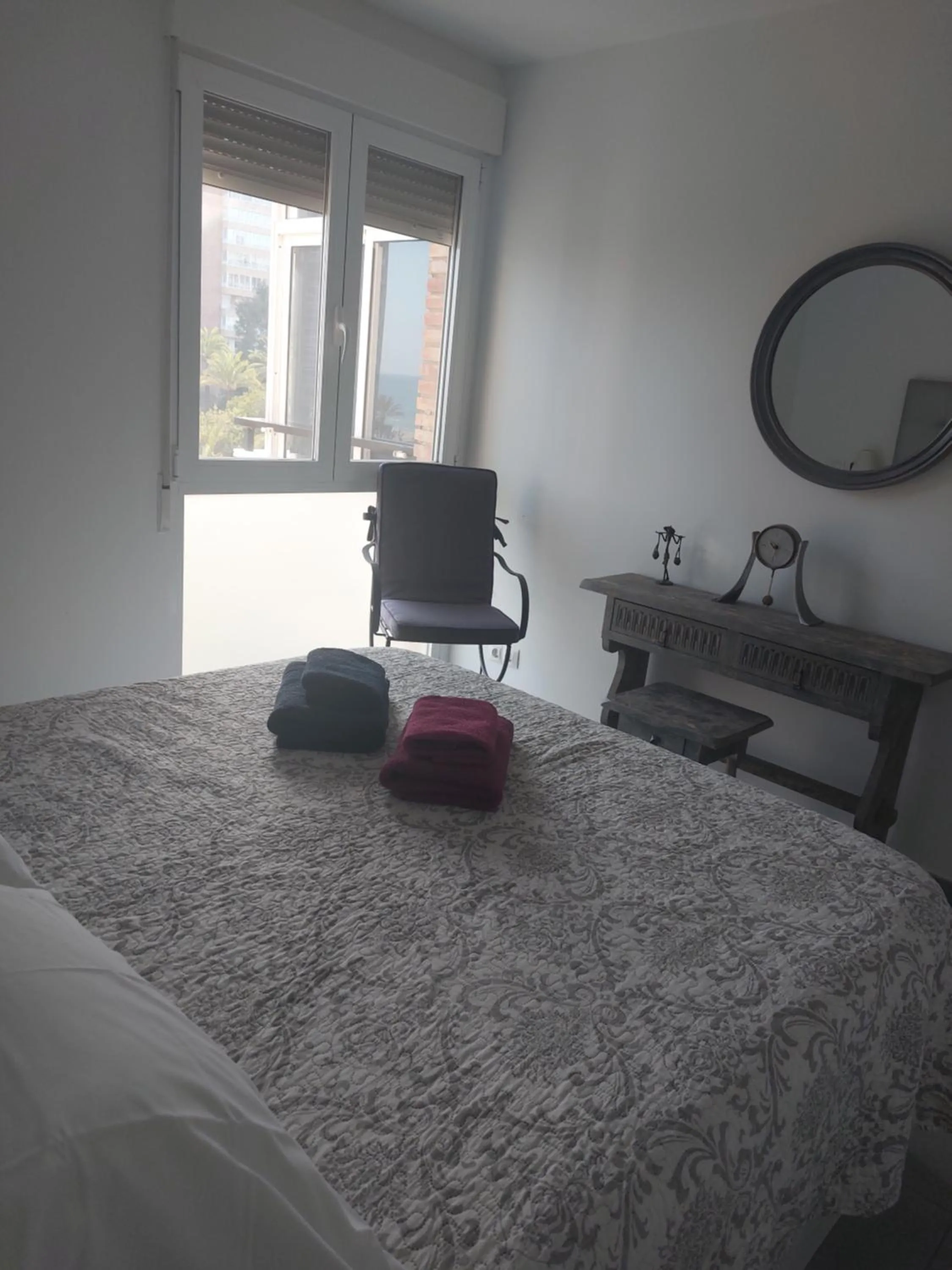 Photo of the whole room, Bed in barbara 20 playa muchavista alicante
