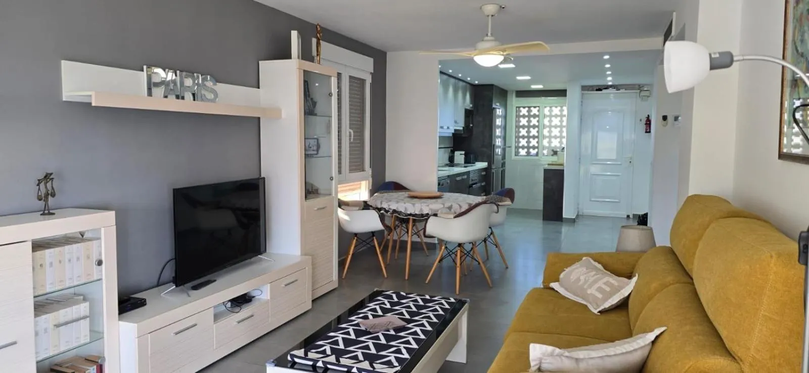 Kitchen or kitchenette in barbara 20 playa muchavista alicante