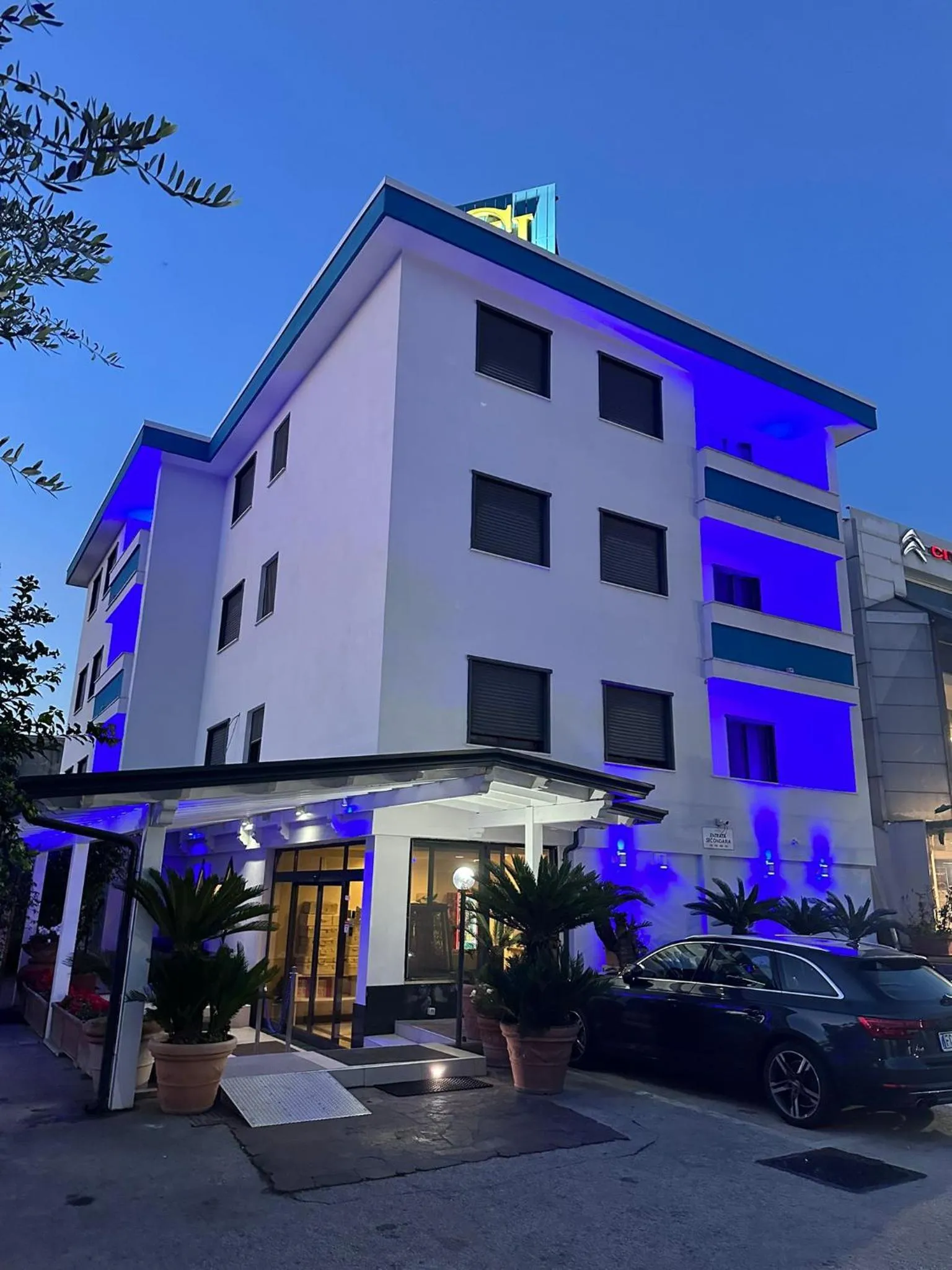 Property building in Hotel Clinton