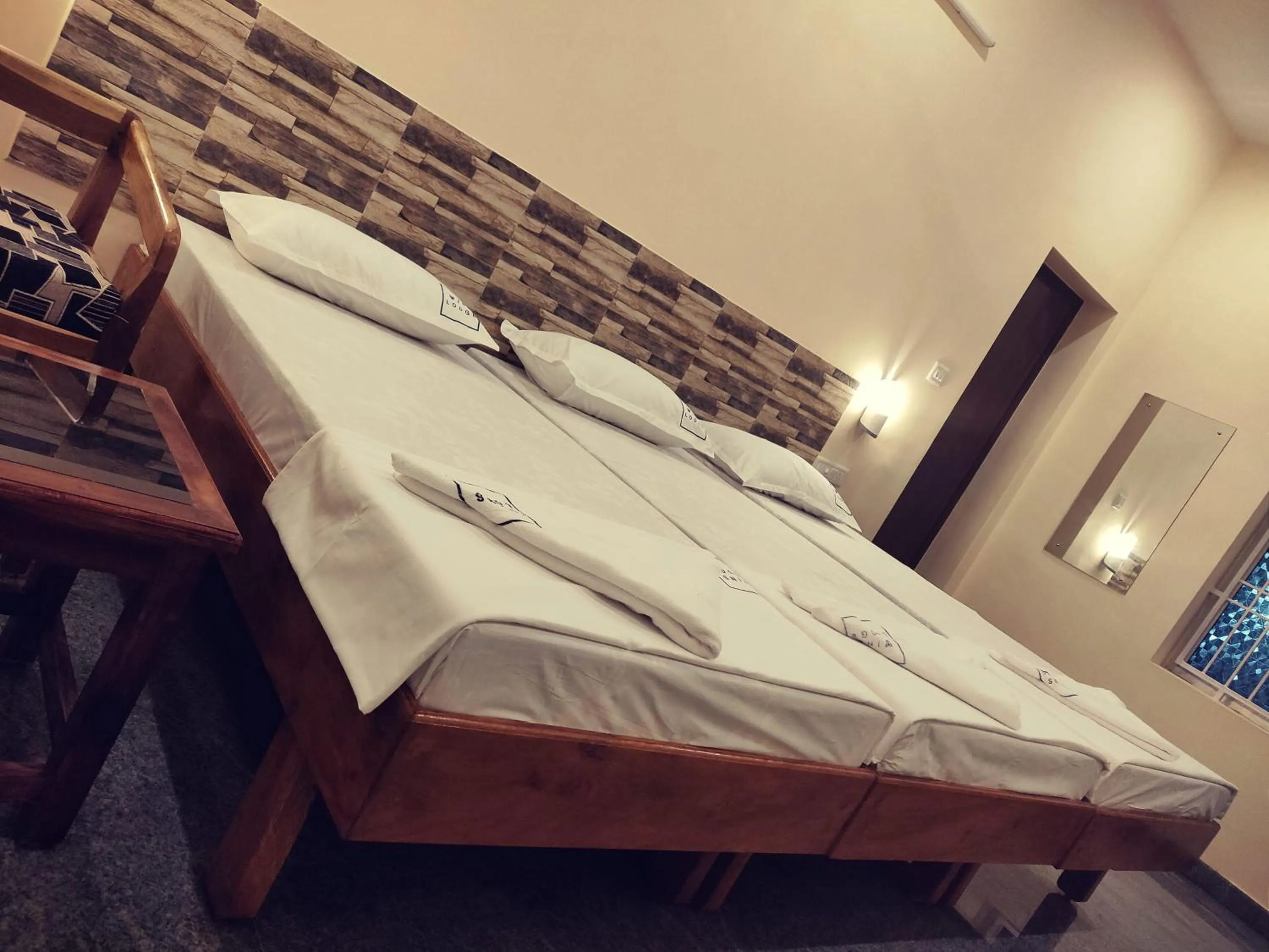 Bed in Hotel Wins