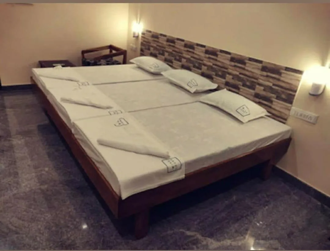 Bed in Hotel Wins