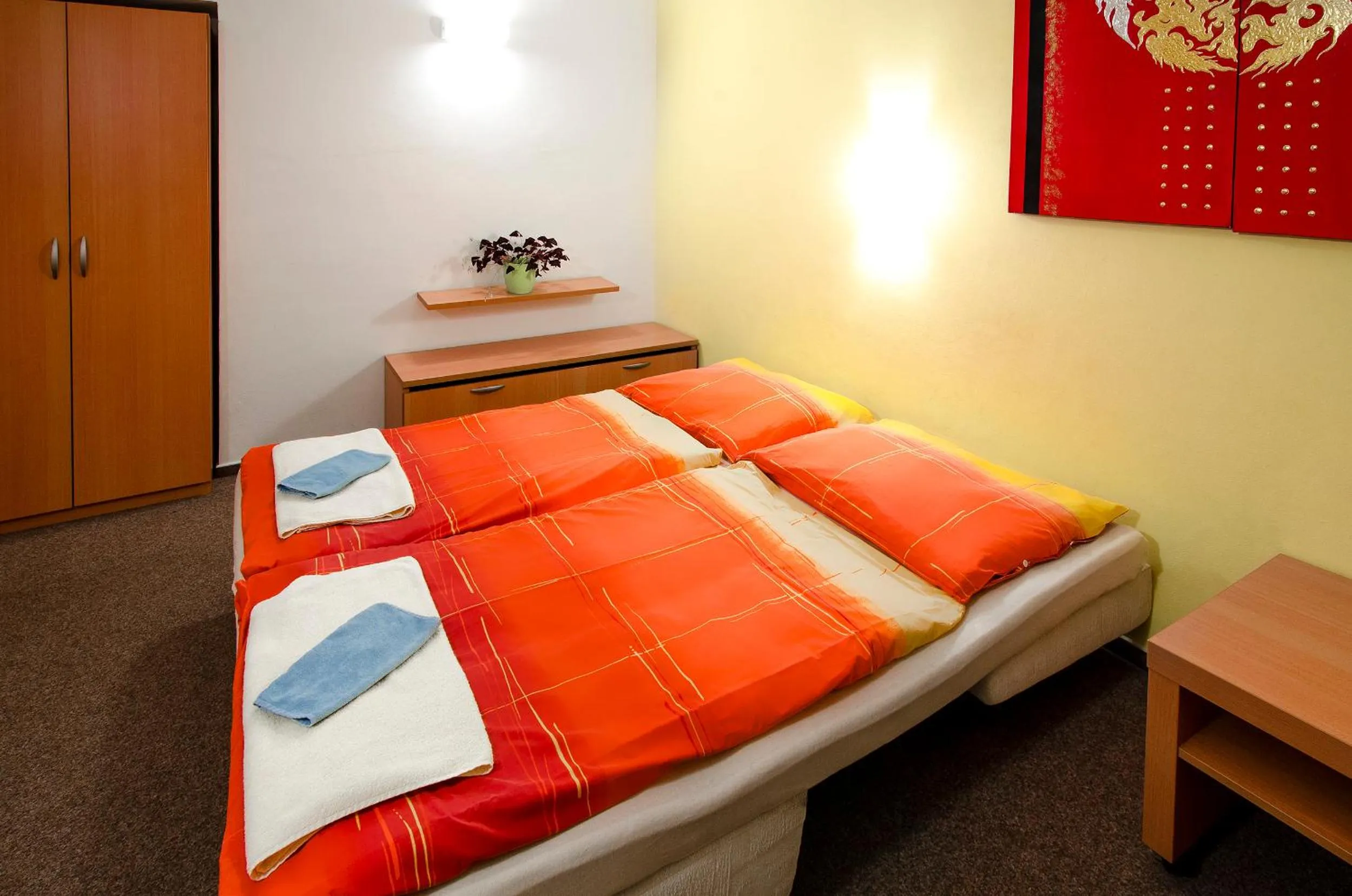 Lobby or reception, Bed in Hotel Imos