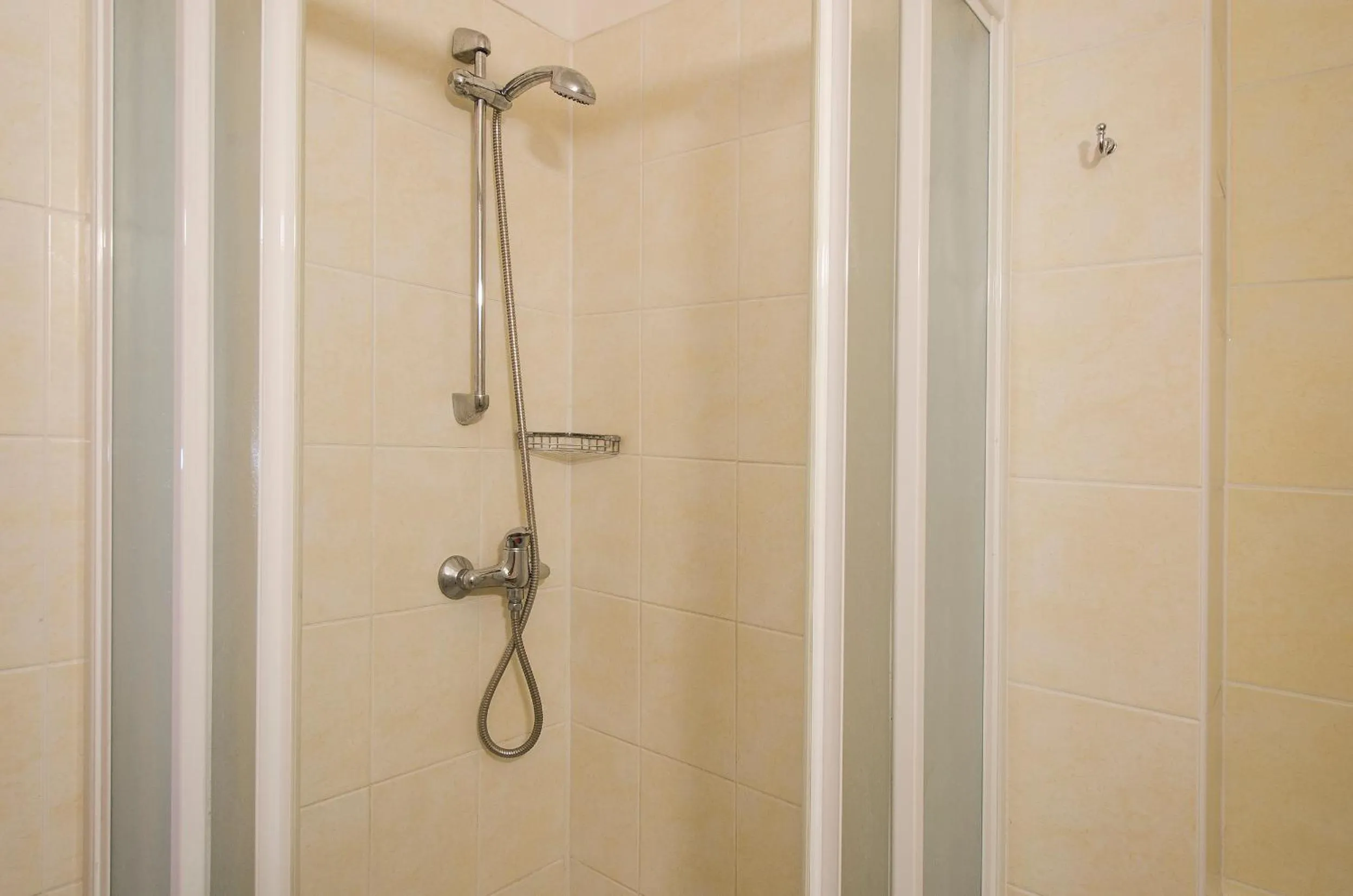 Shower in Hotel Imos