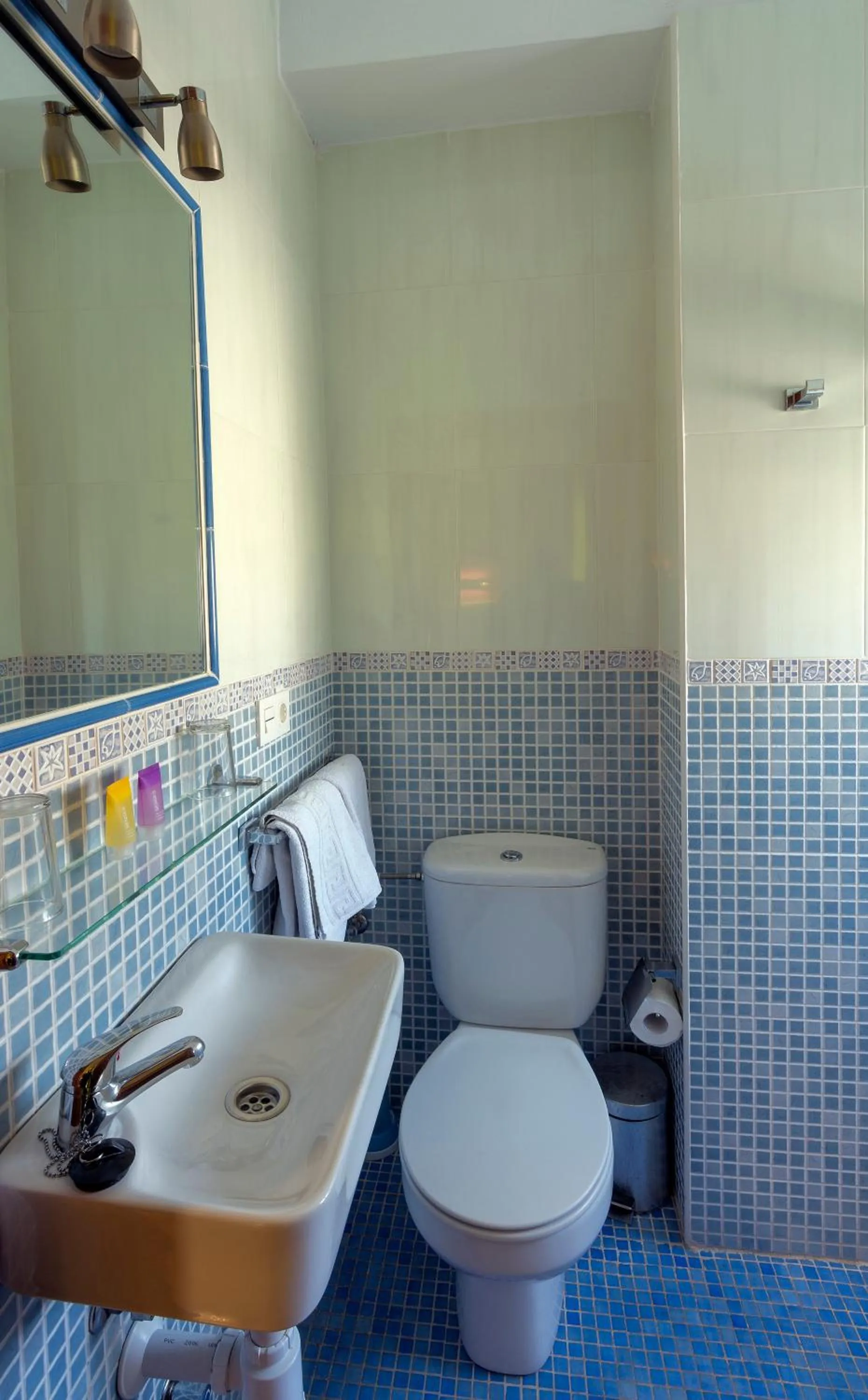 Bathroom in Hostal Rocamar
