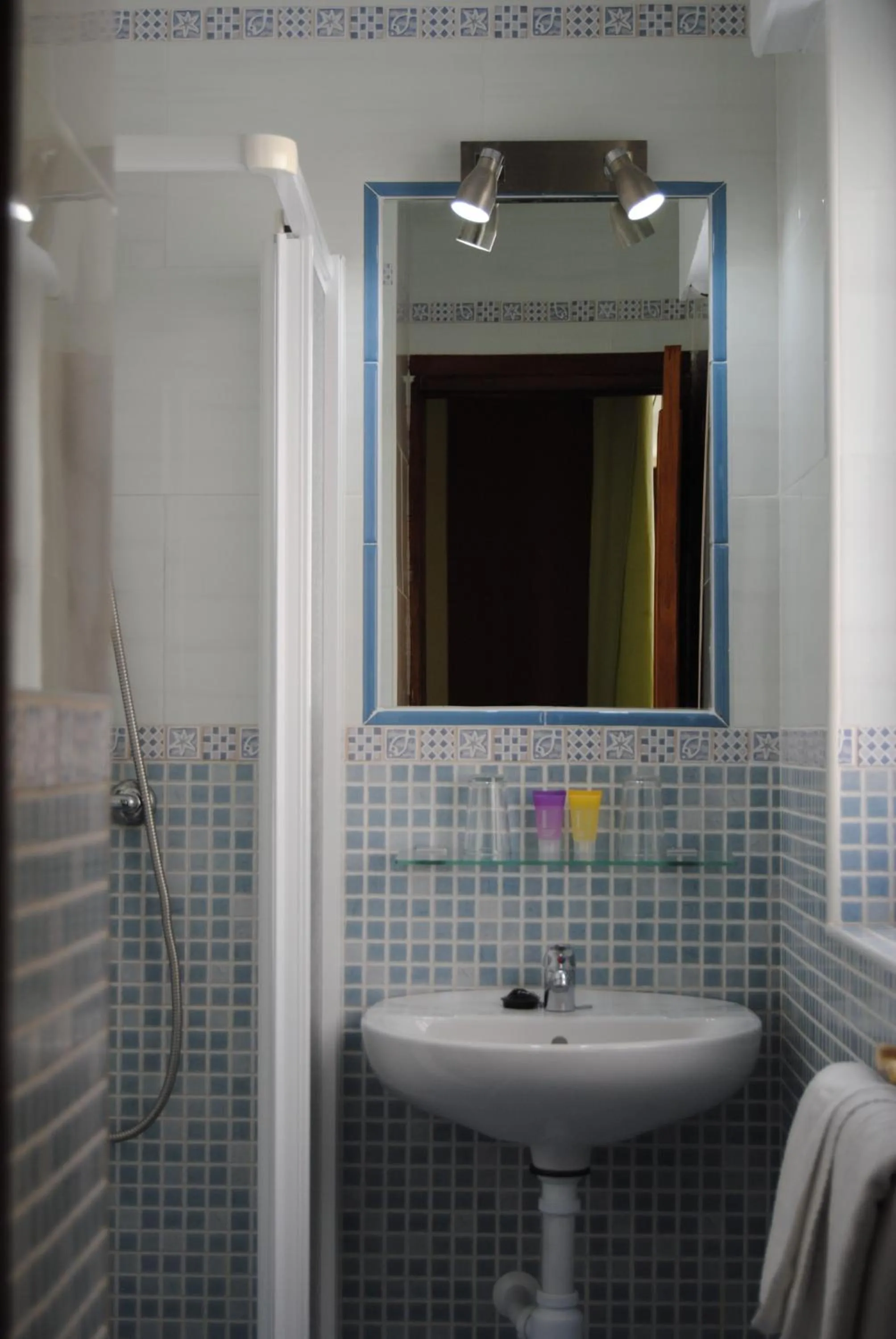 Toilet in Hostal Rocamar