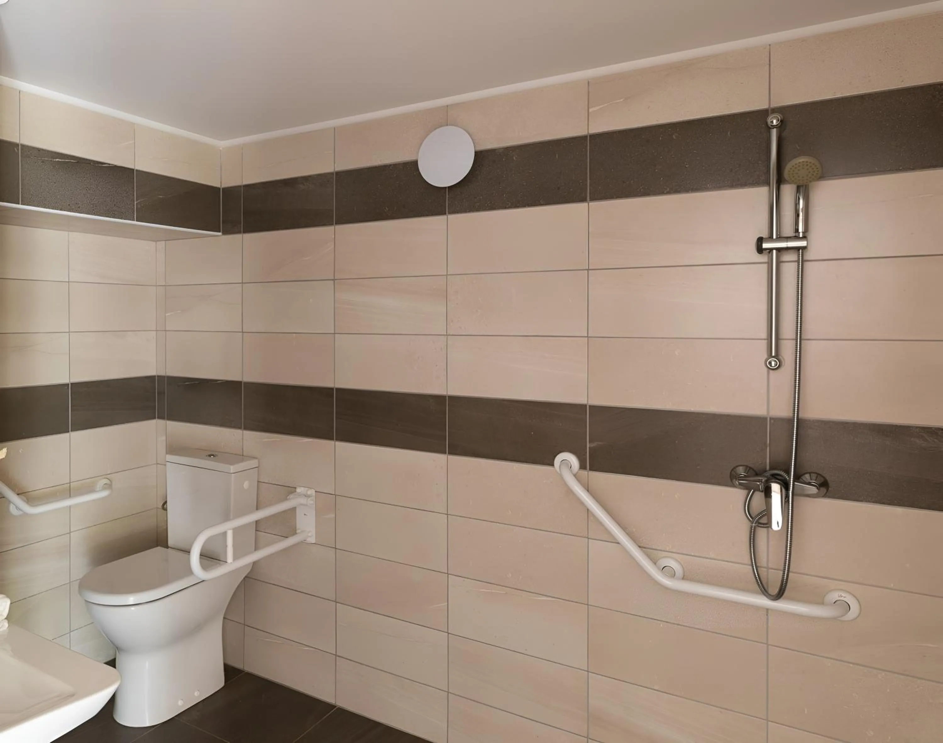 Shower in Appart Hotel Corte HR