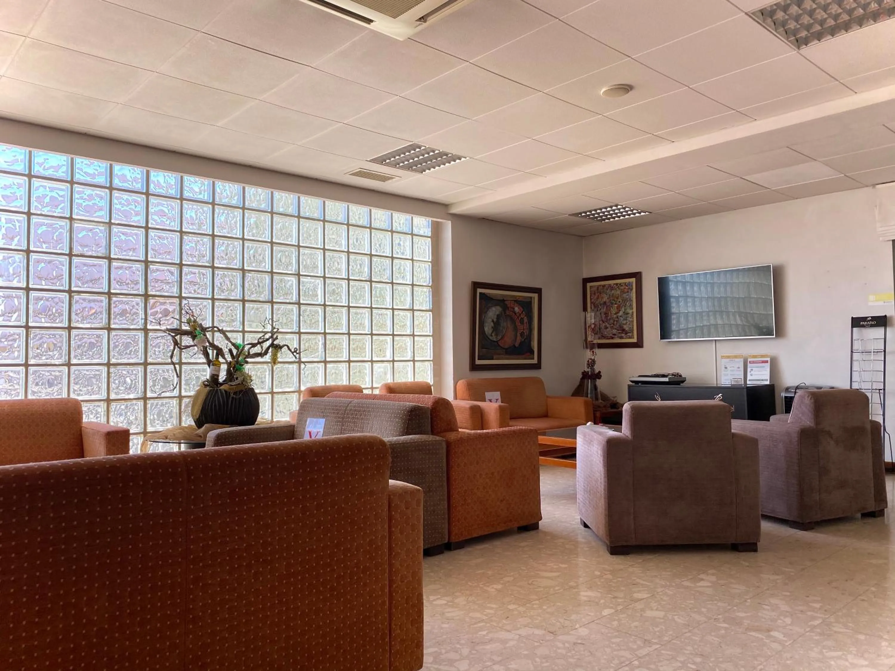 Communal lounge/ TV room in Hotel Paraiso