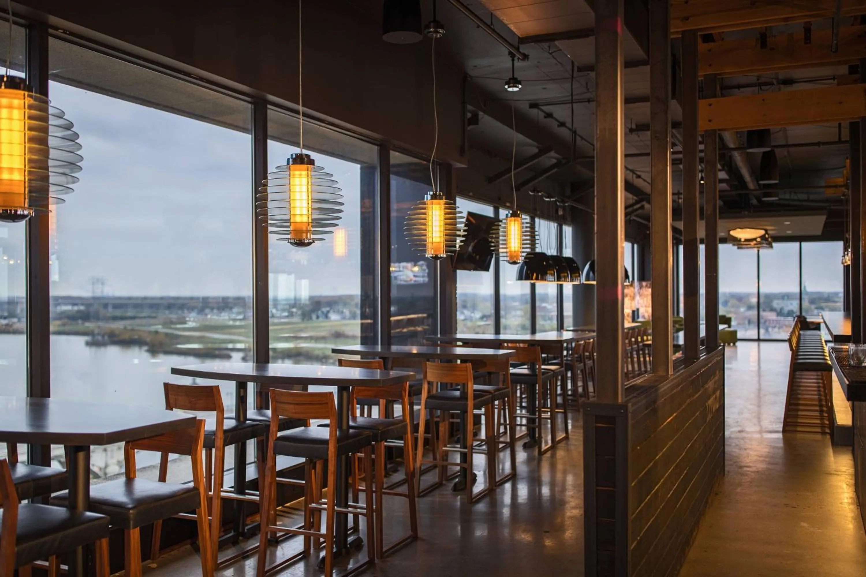 Restaurant/places to eat in Renaissance Toledo Downtown Hotel