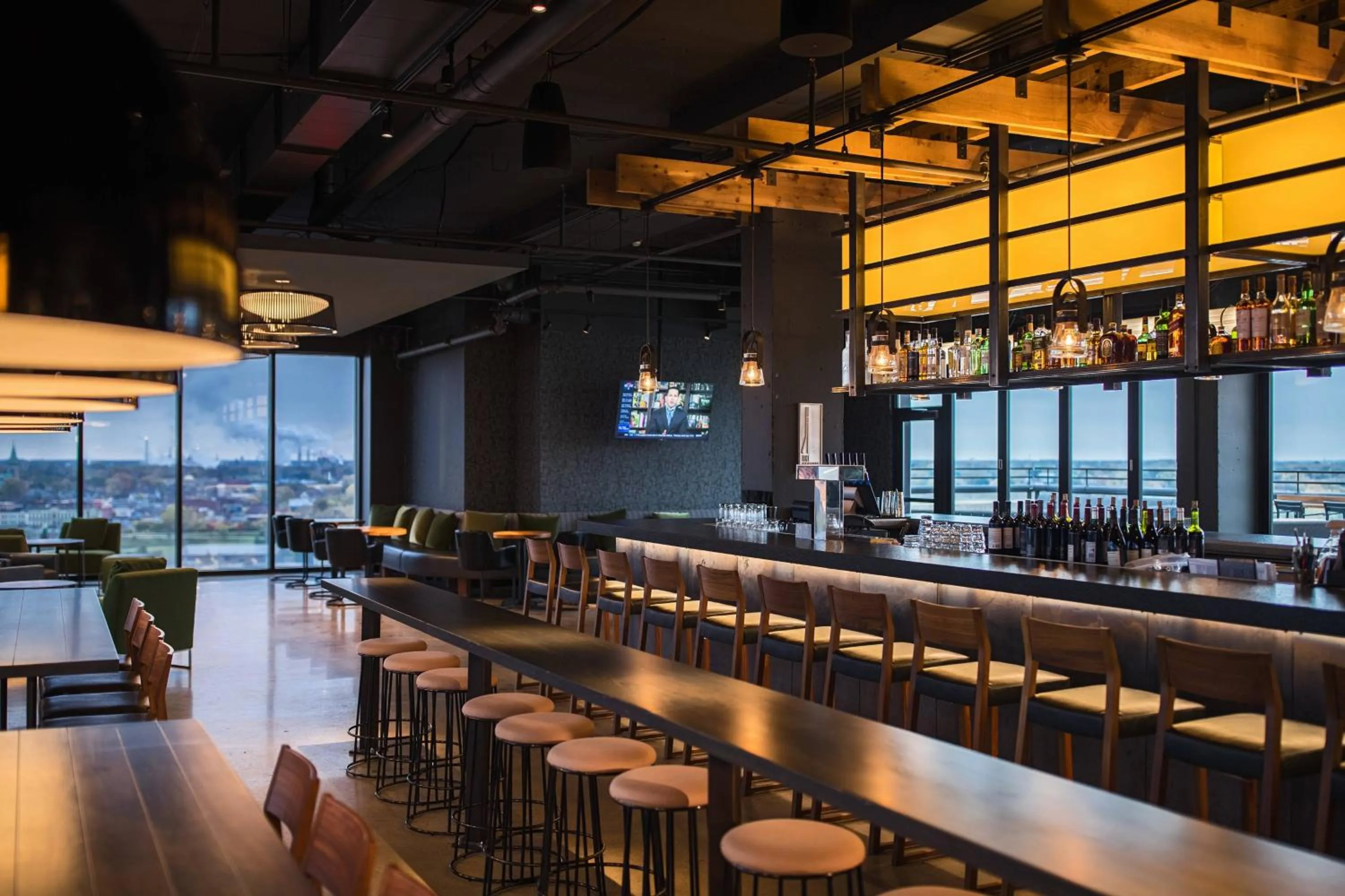 Lounge or bar in Renaissance Toledo Downtown Hotel