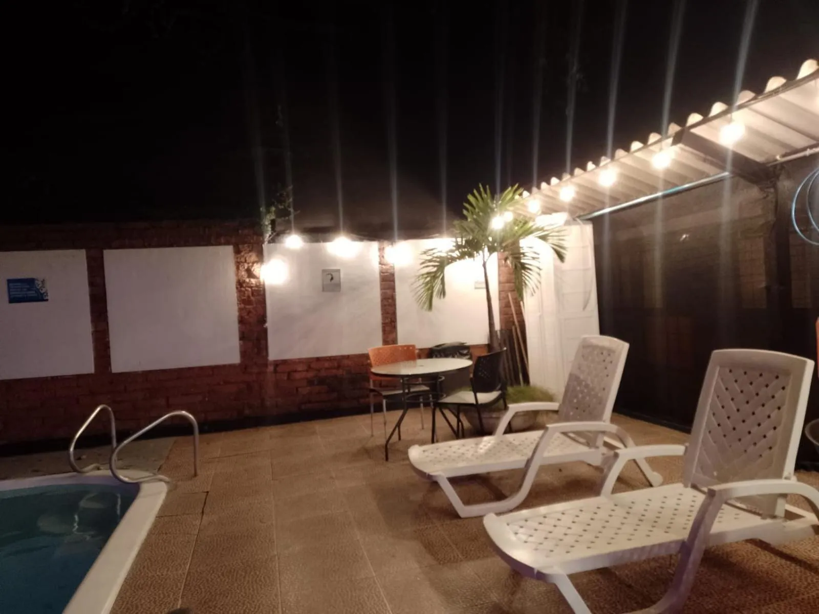 Swimming pool in Hotel Torre del Viento cali