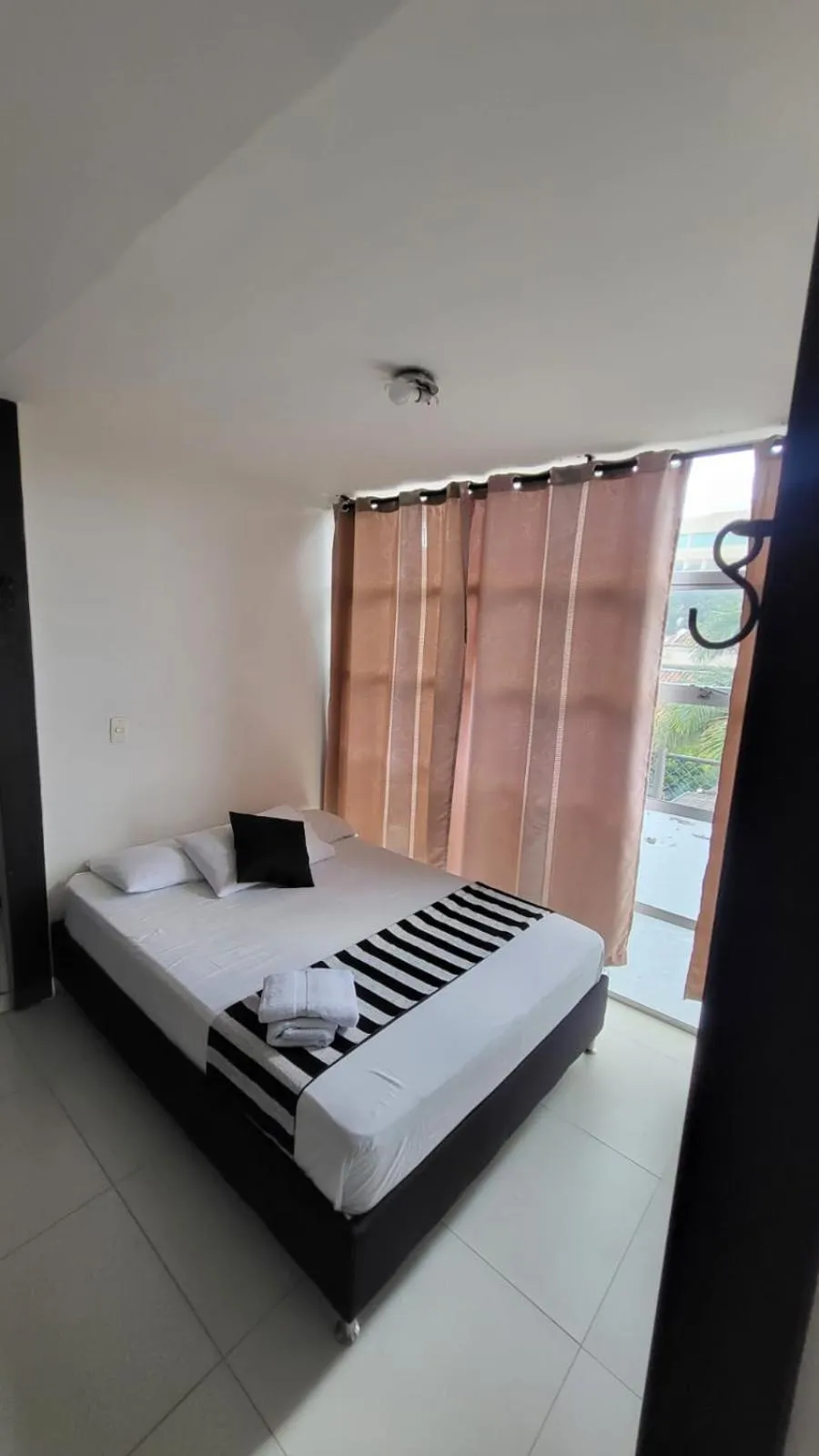 Bed in Hotel Torre del Viento cali