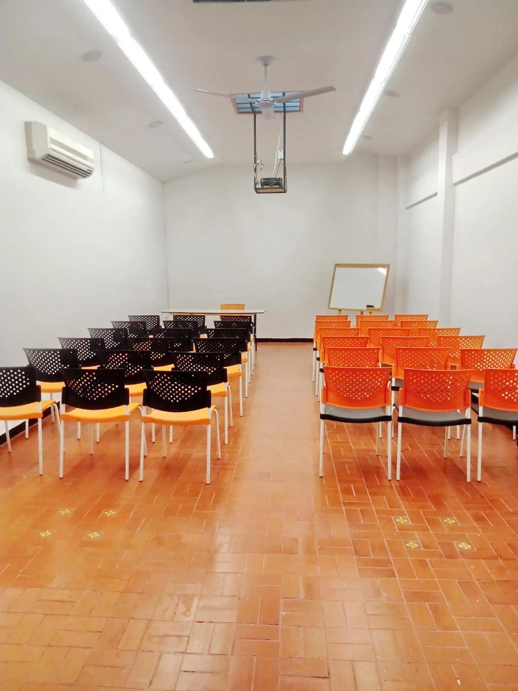 Business facilities in Hotel Torre del Viento cali