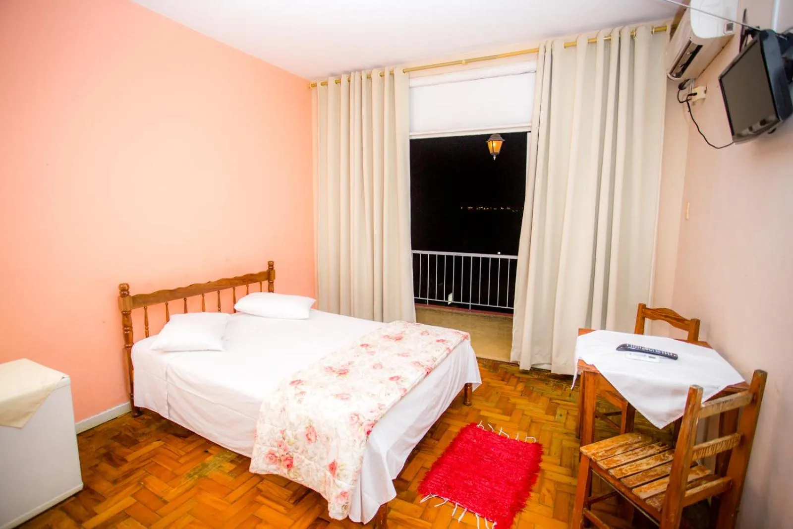 Bed in Hotel Pelicano