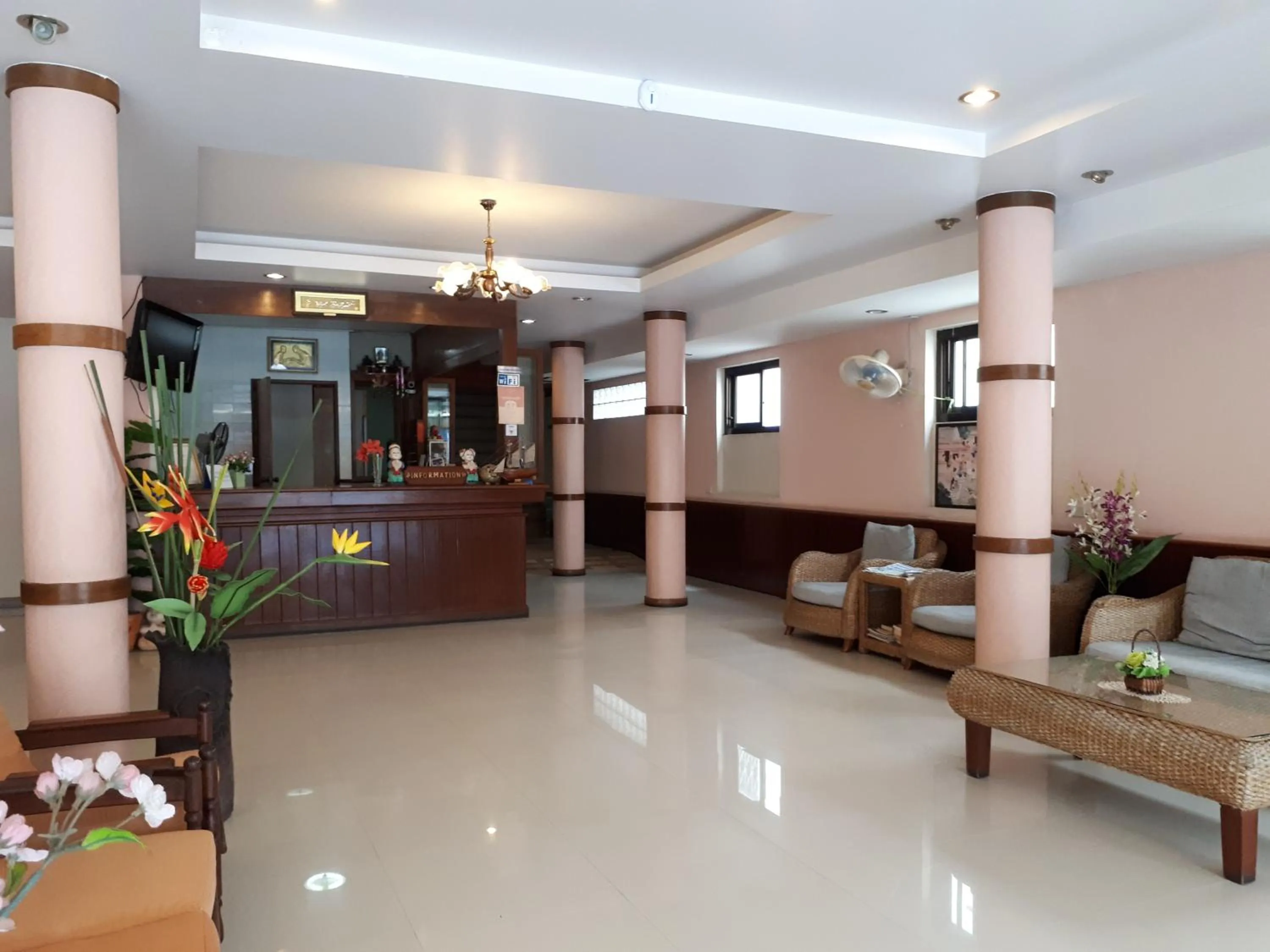 Nathon Residence Hotelโรงเเรมหน้าทอนเรสซิเด้นท์