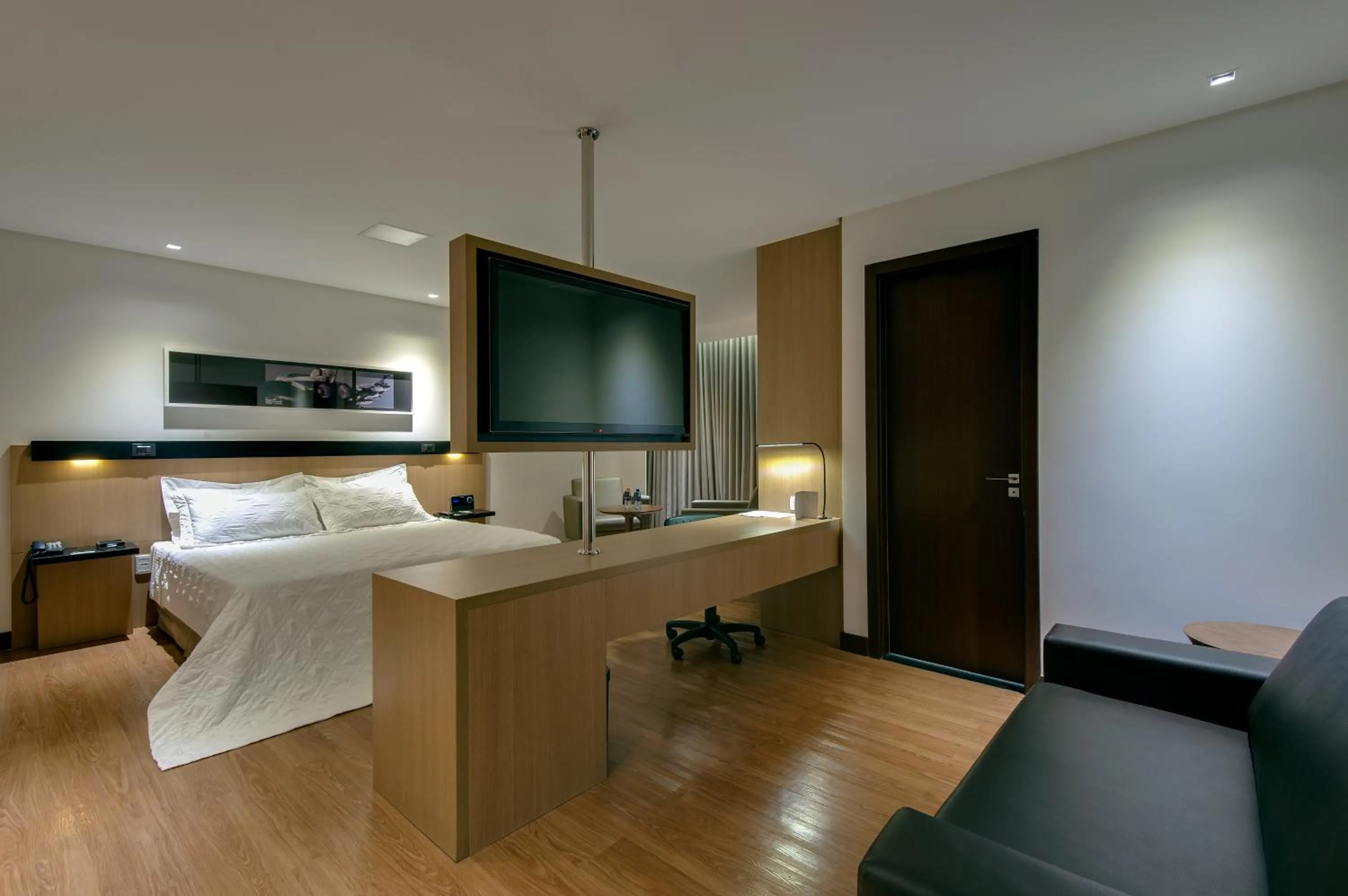 Photo of the whole room, Bed in Denali Hotel