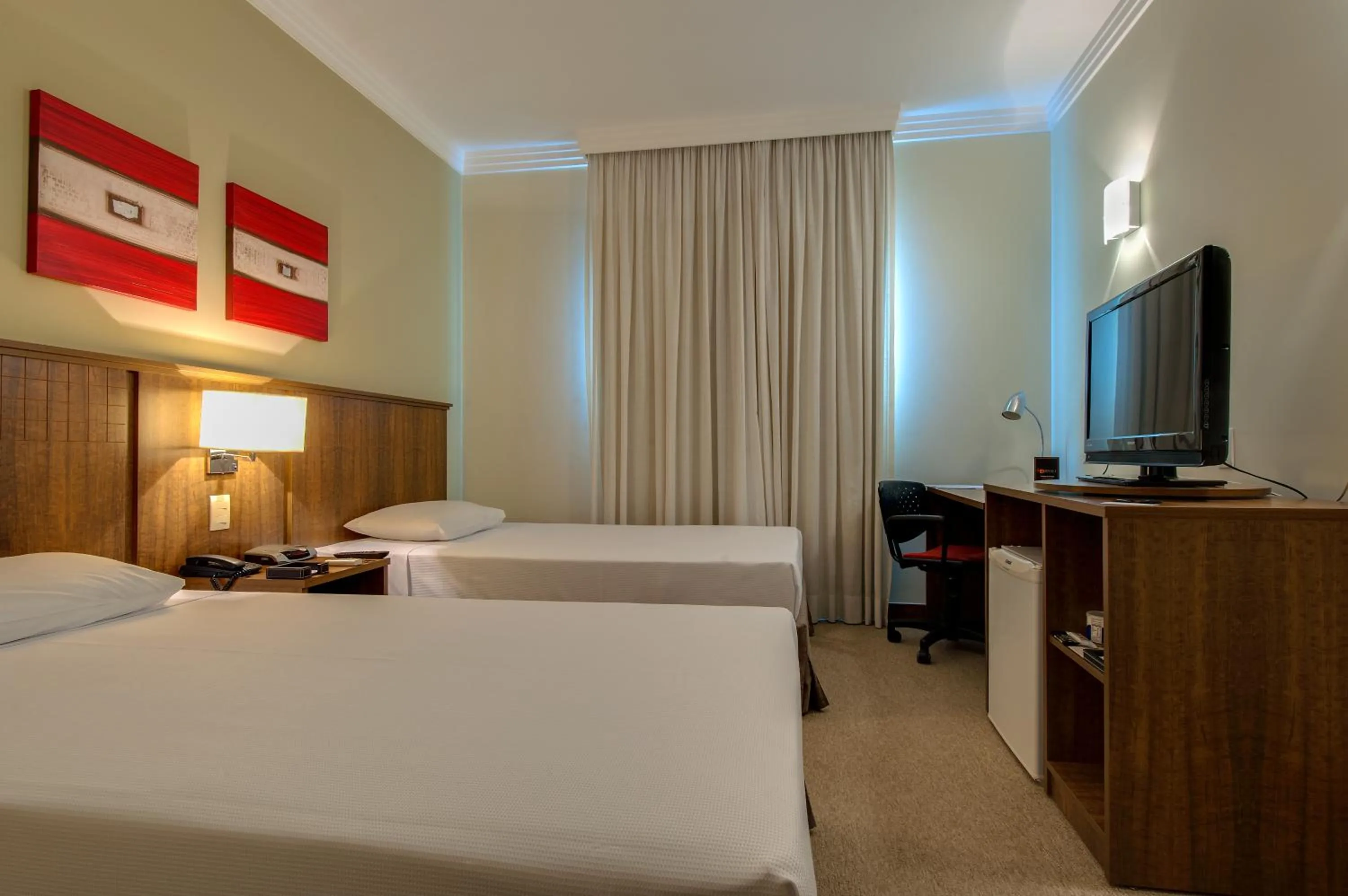 Photo of the whole room, Bed in Denali Hotel