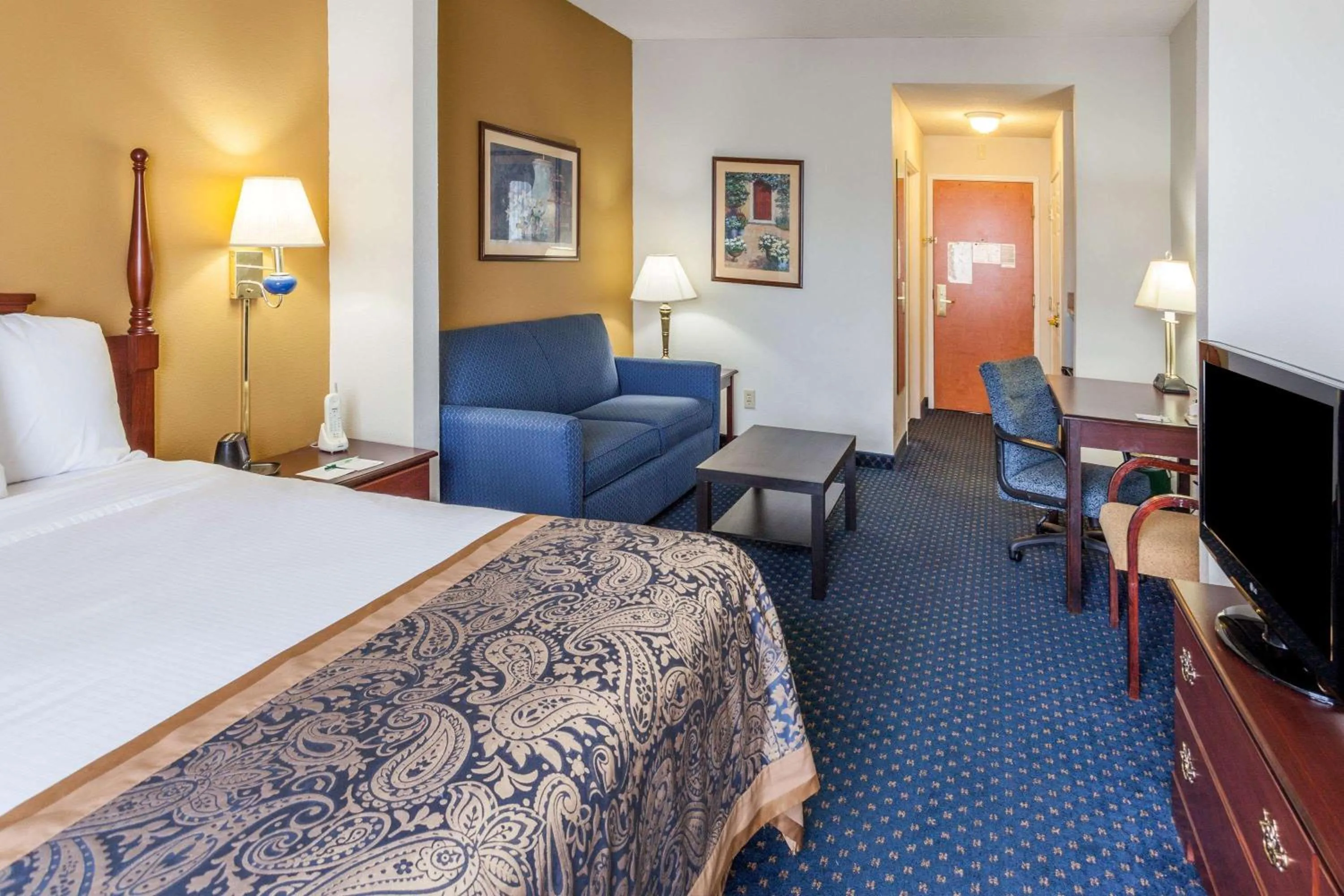 Photo of the whole room in Wingate by Wyndham Atlanta/Six Flags Austell