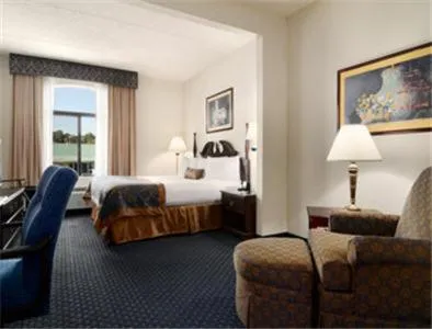 Bed in Wingate by Wyndham Atlanta/Six Flags Austell